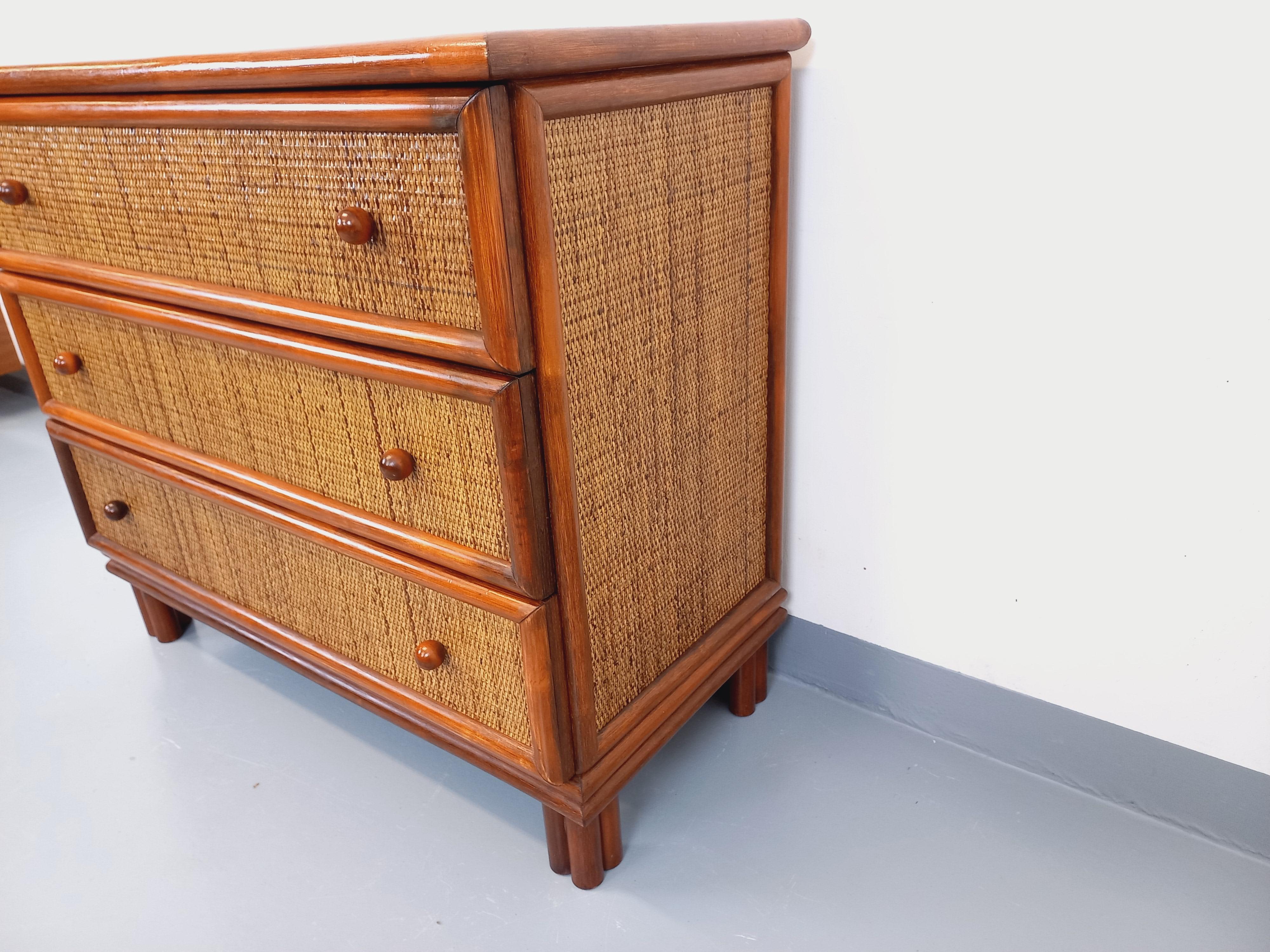 Commode vintage en bois et rotin tressé des années 70 2