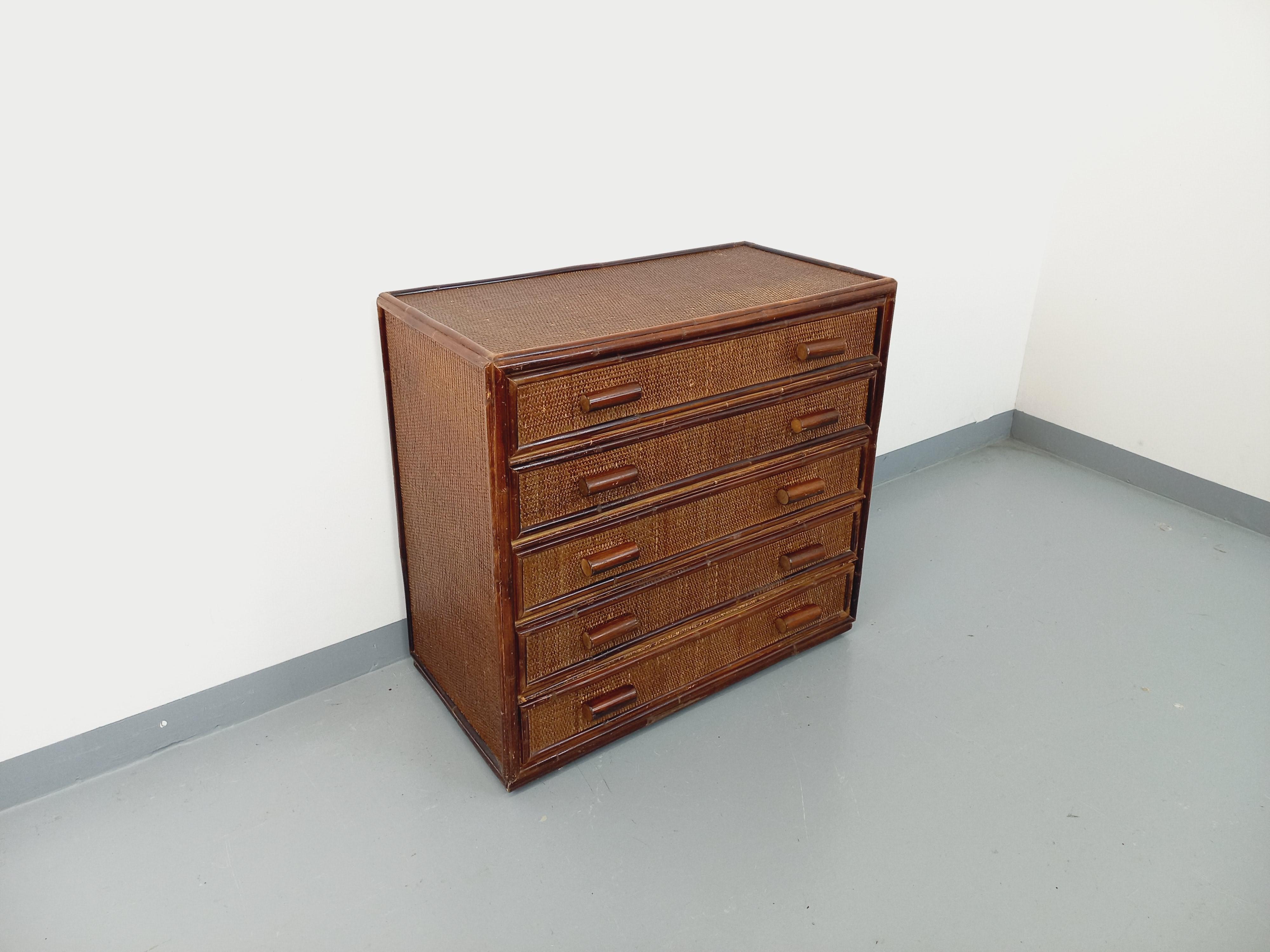Commode vintage en rotin et rotin tressé des années 70 In Good Condition In BESANÇON, FR