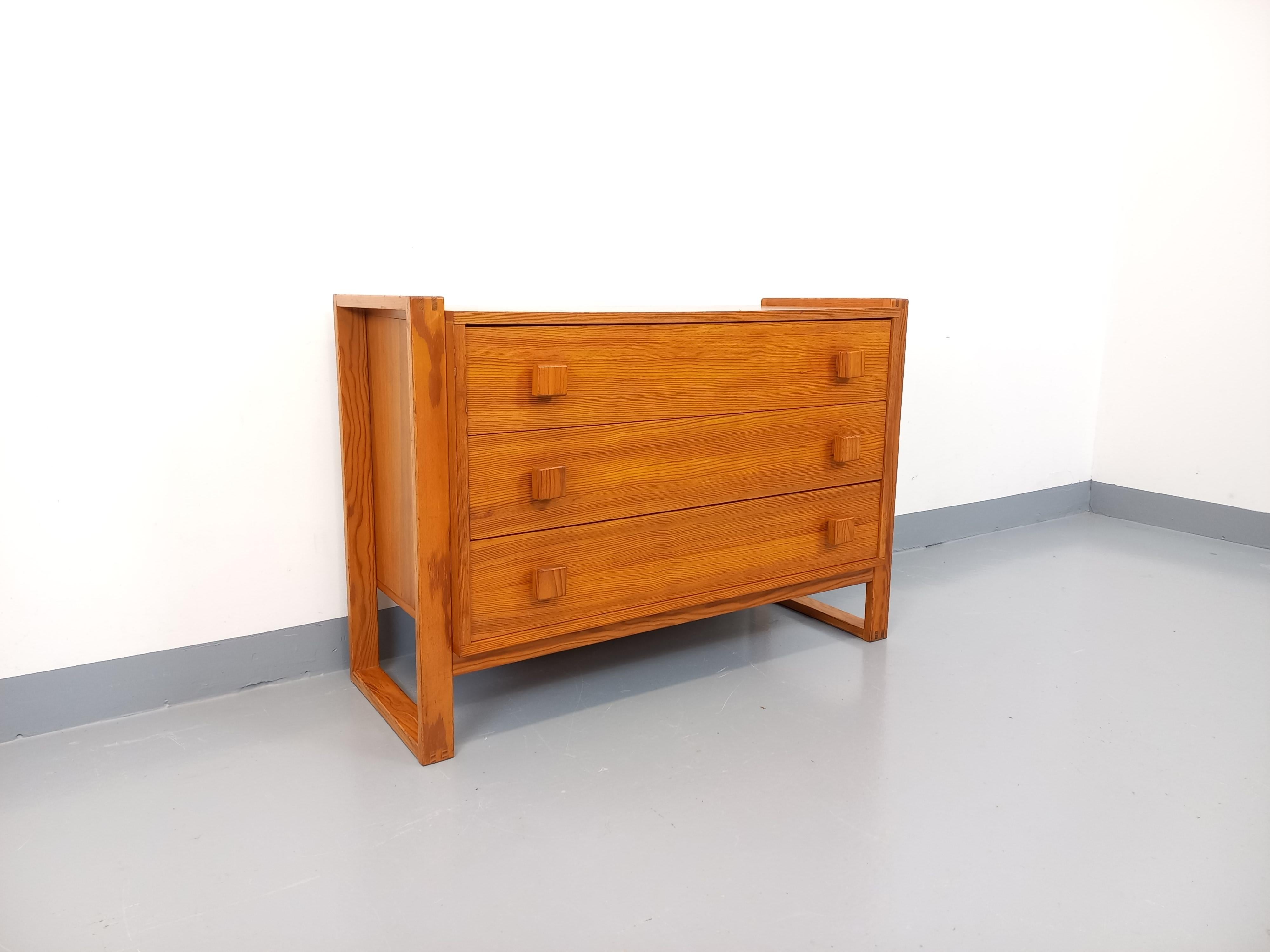 Francese Commode vintage pieds traîneau en bois de pin degli anni '70 in vendita