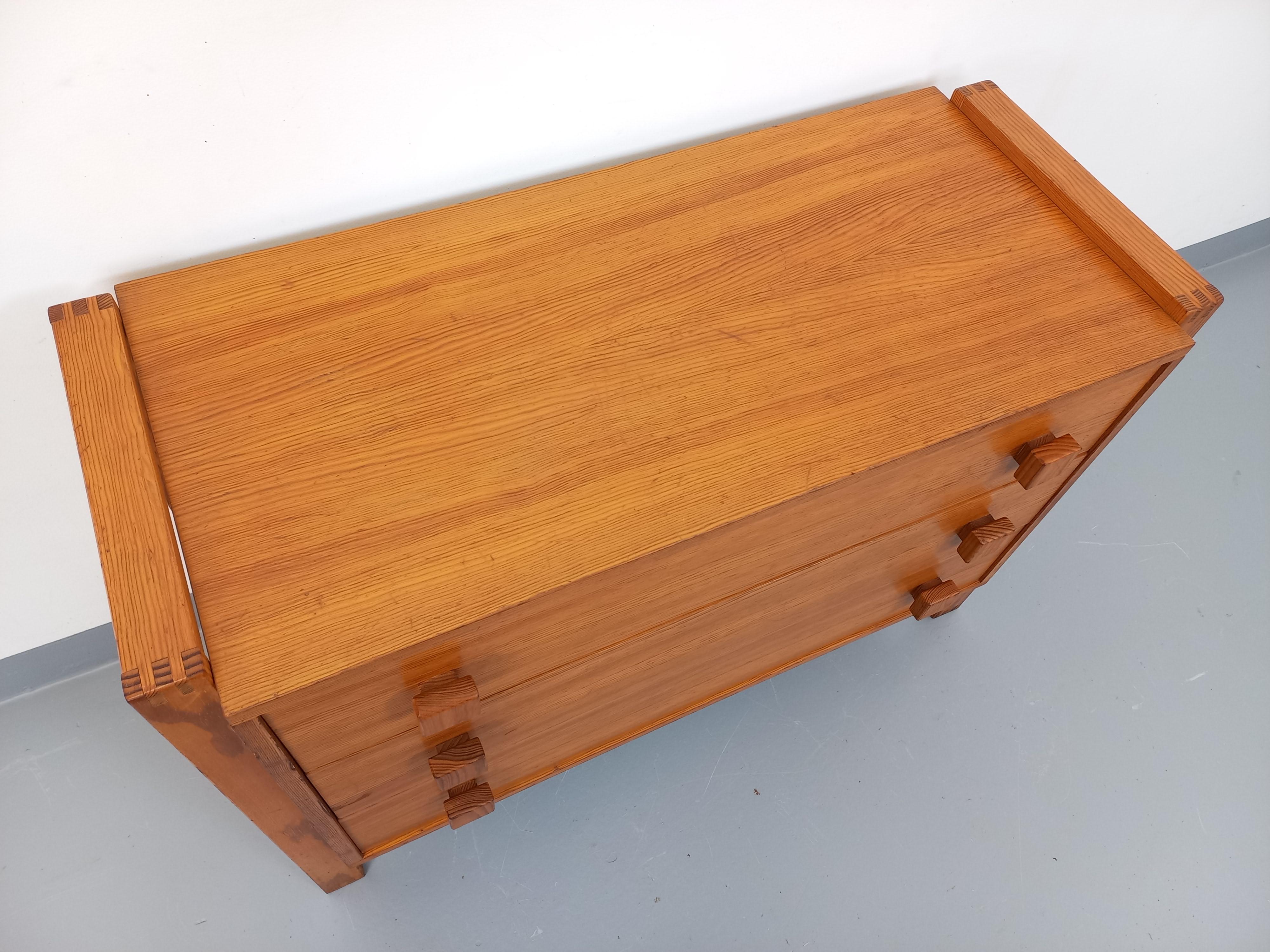 Fine XX secolo Commode vintage pieds traîneau en bois de pin degli anni '70 in vendita