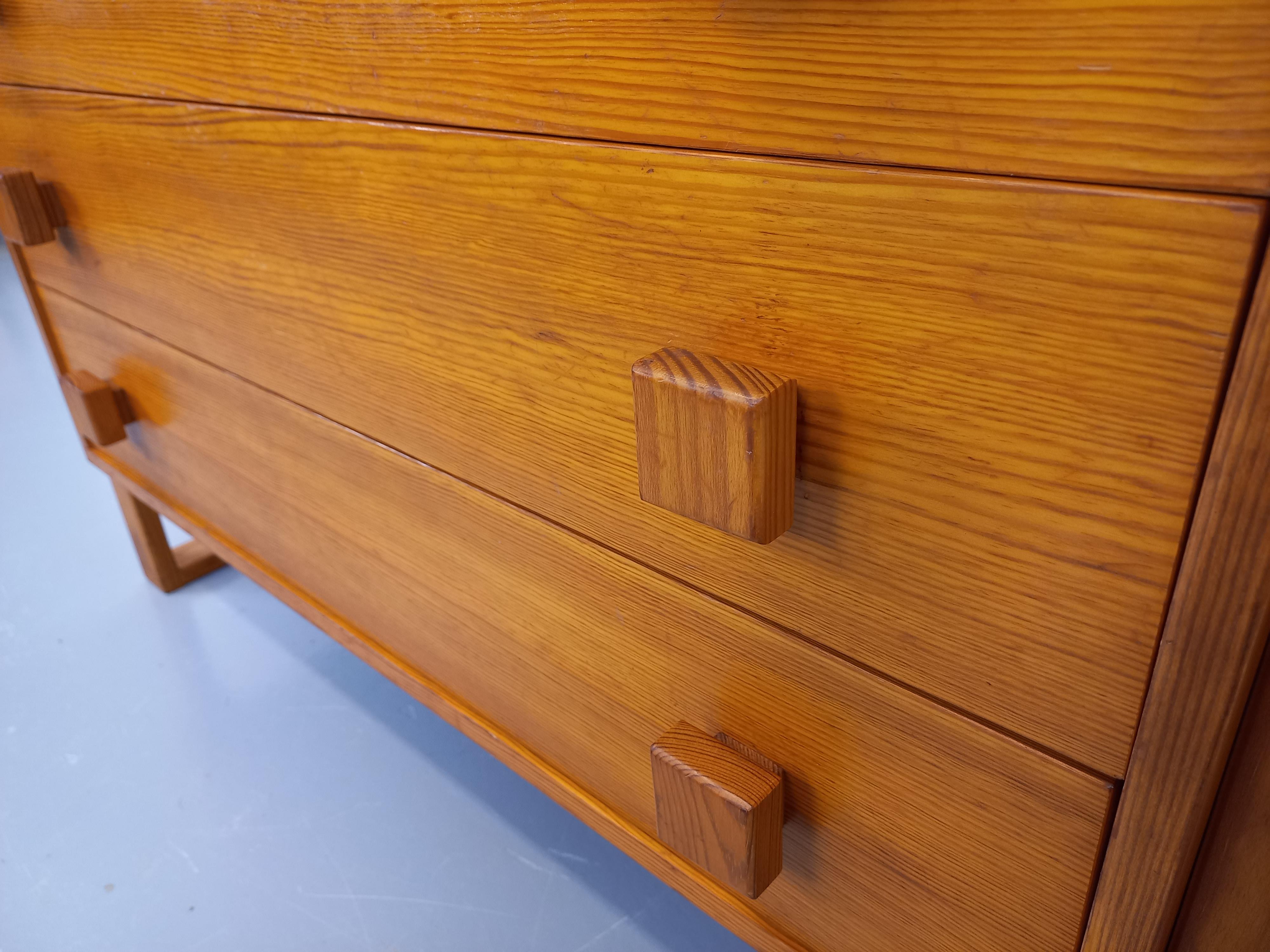 Commode vintage pieds traîneau en bois de pin degli anni '70 in vendita 2