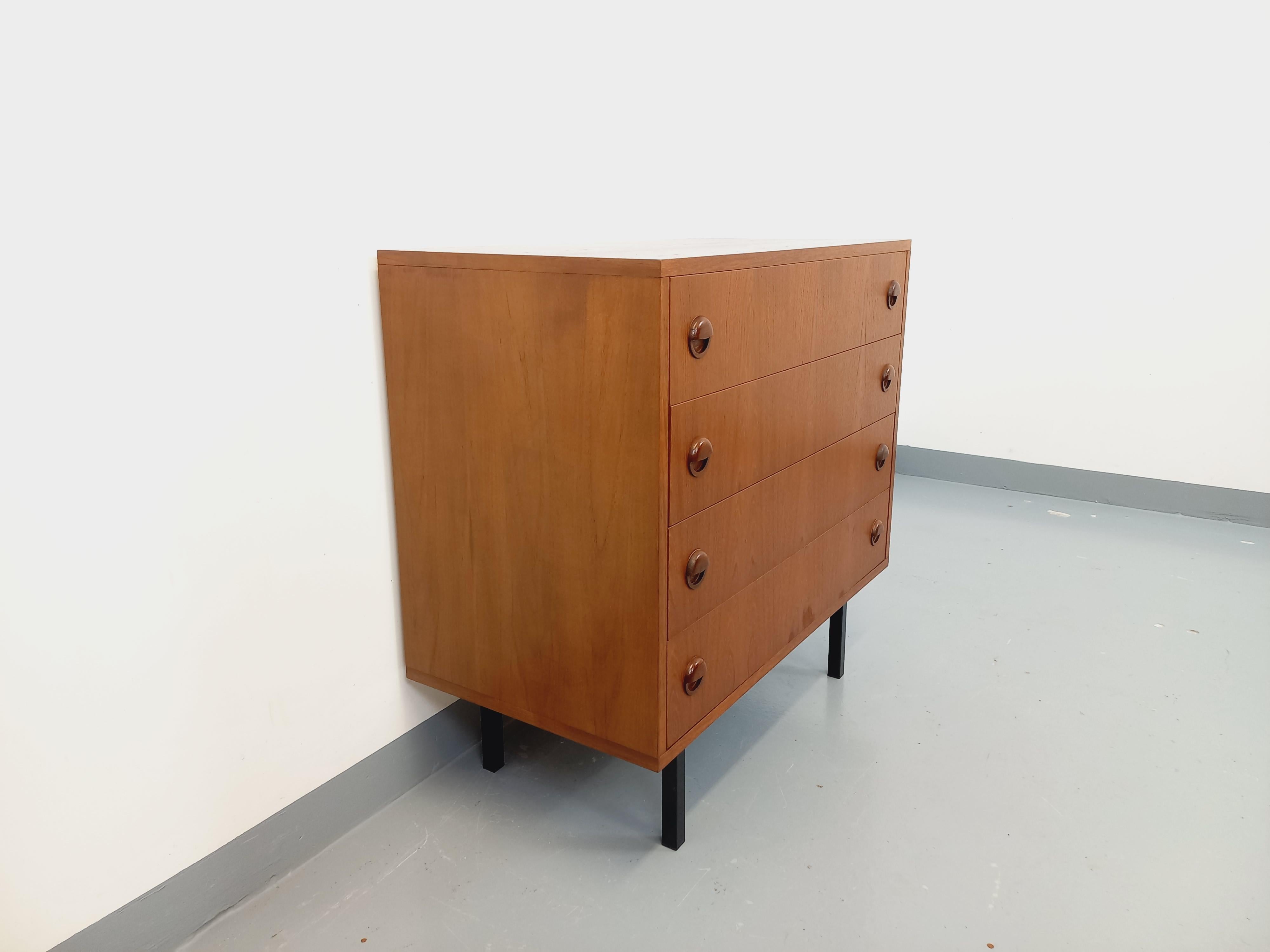 Kommode vintage style scandinave en teck et métal noir des années 60 im Angebot 3