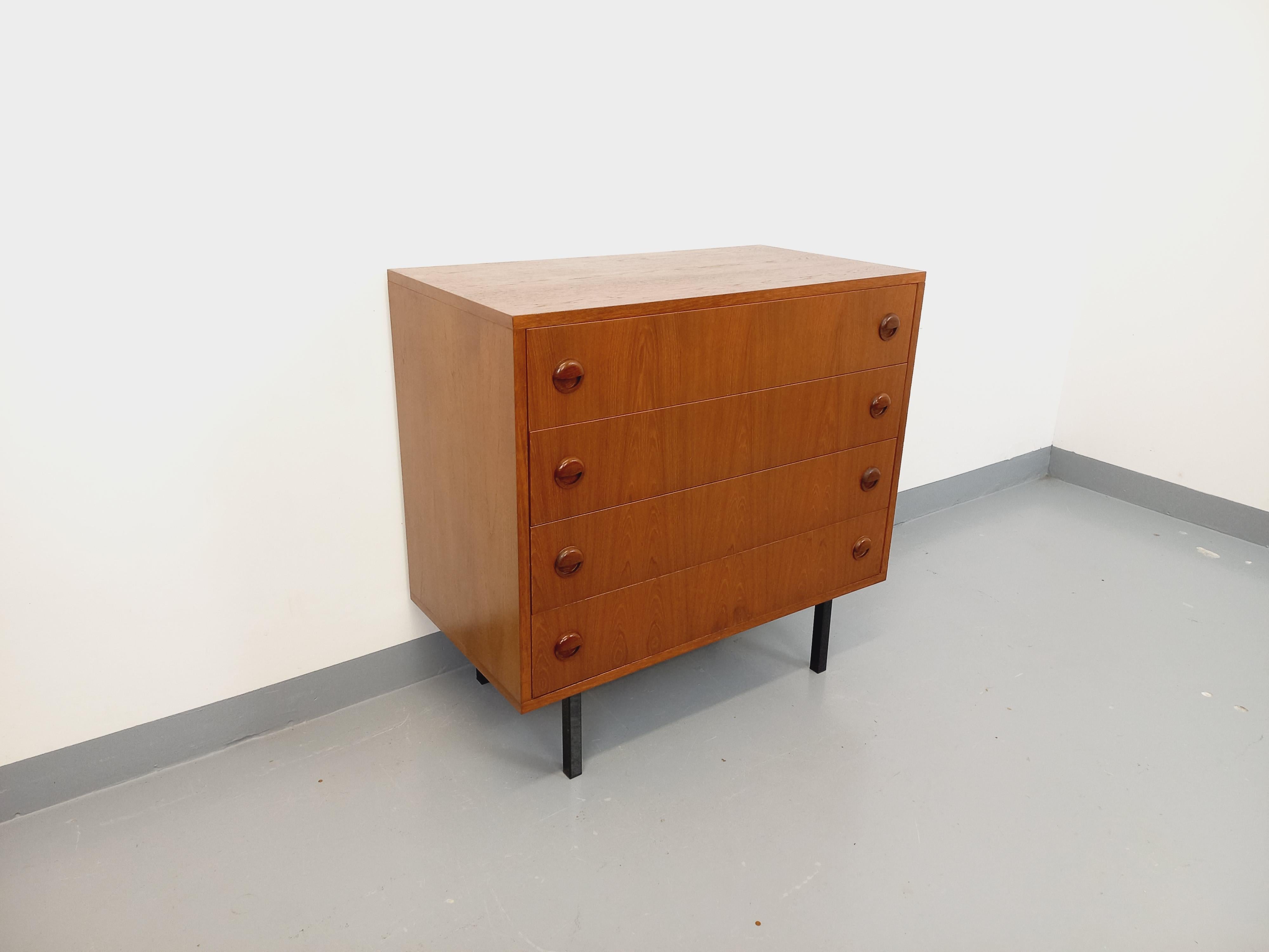 Kommode vintage style scandinave en teck et métal noir des années 60 im Angebot 6