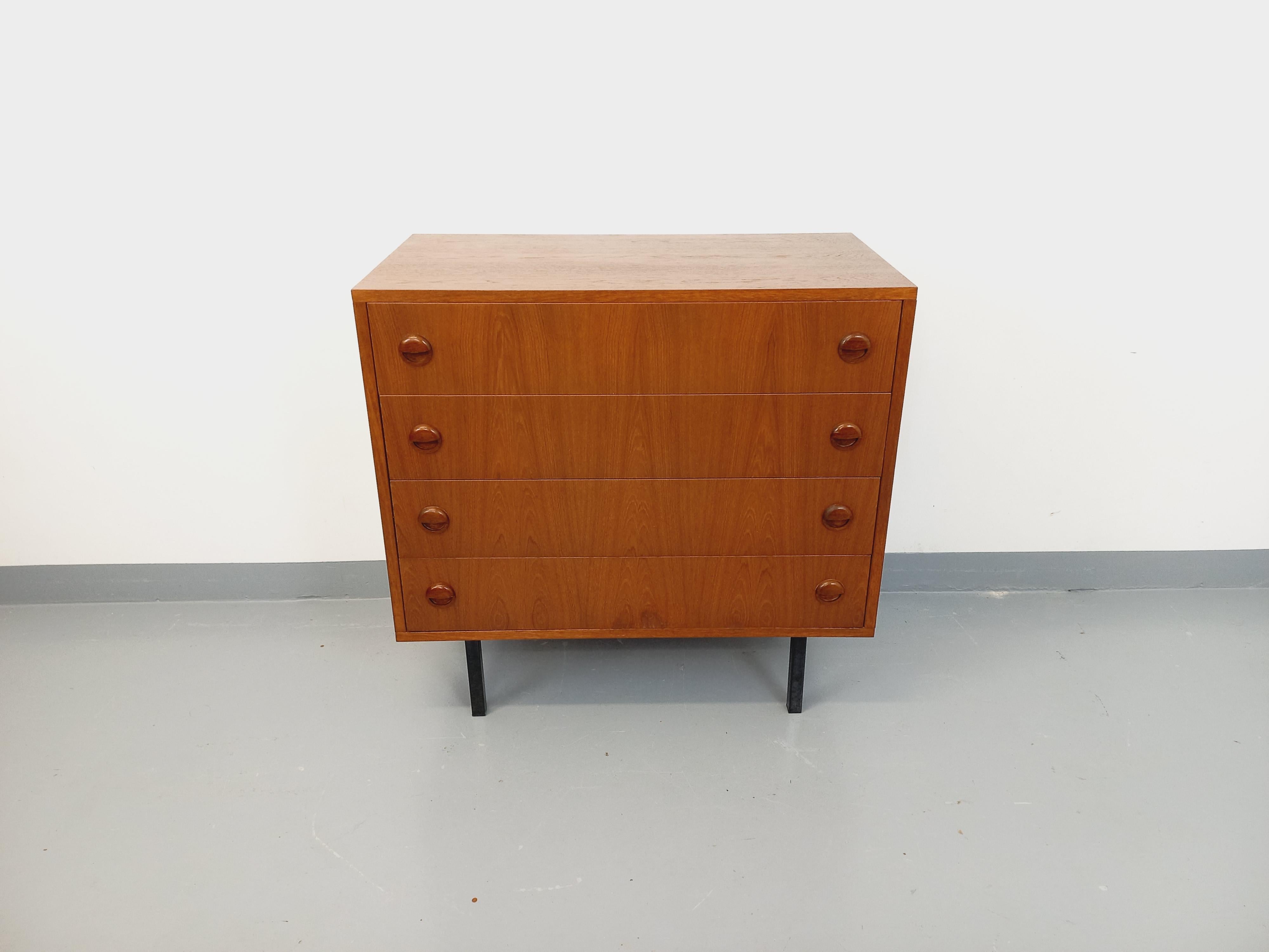 Kommode vintage style scandinave en teck et métal noir des années 60 im Angebot 8