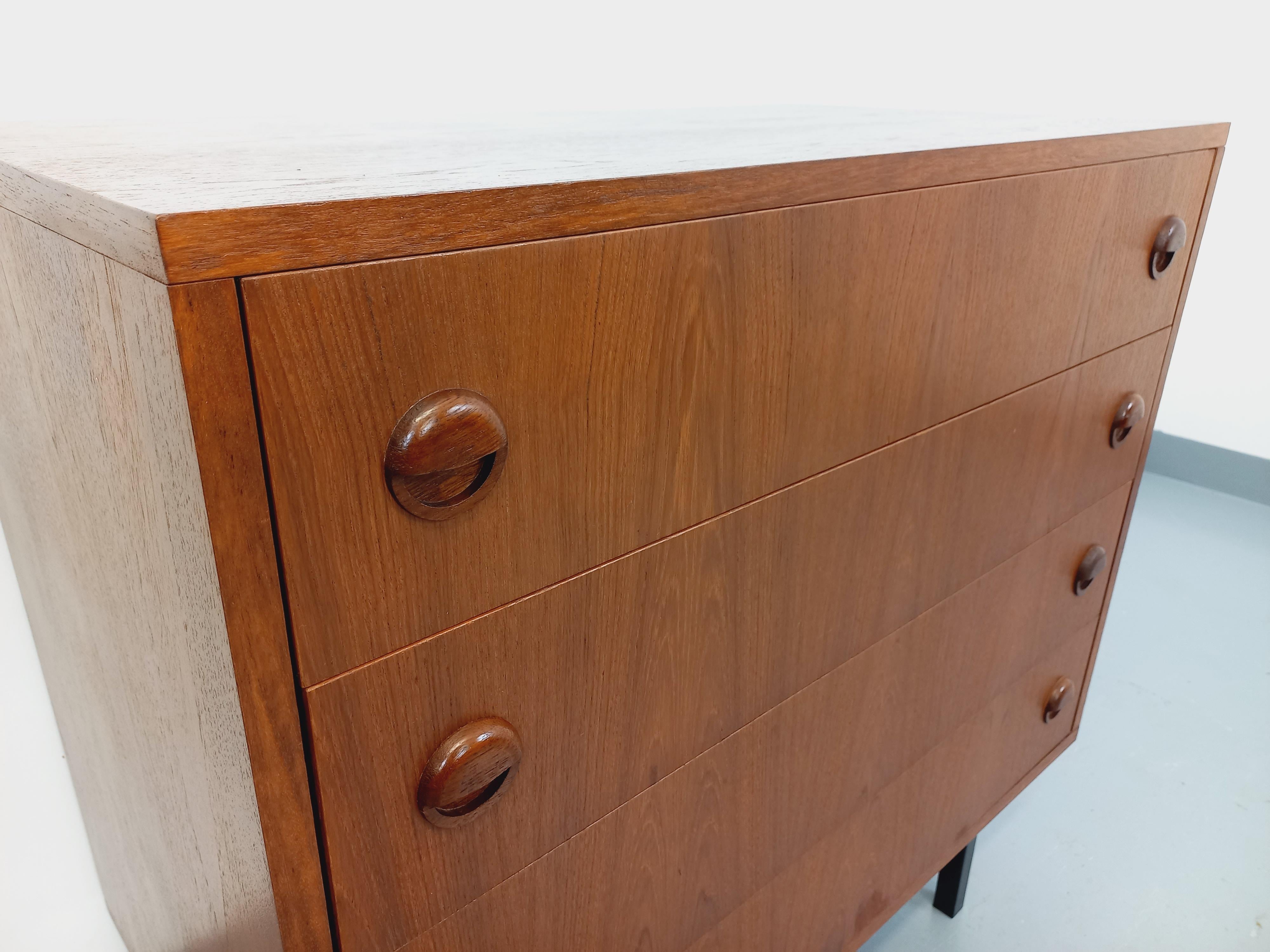 Kommode vintage style scandinave en teck et métal noir des années 60 im Zustand „Gut“ im Angebot in BESANÇON, FR