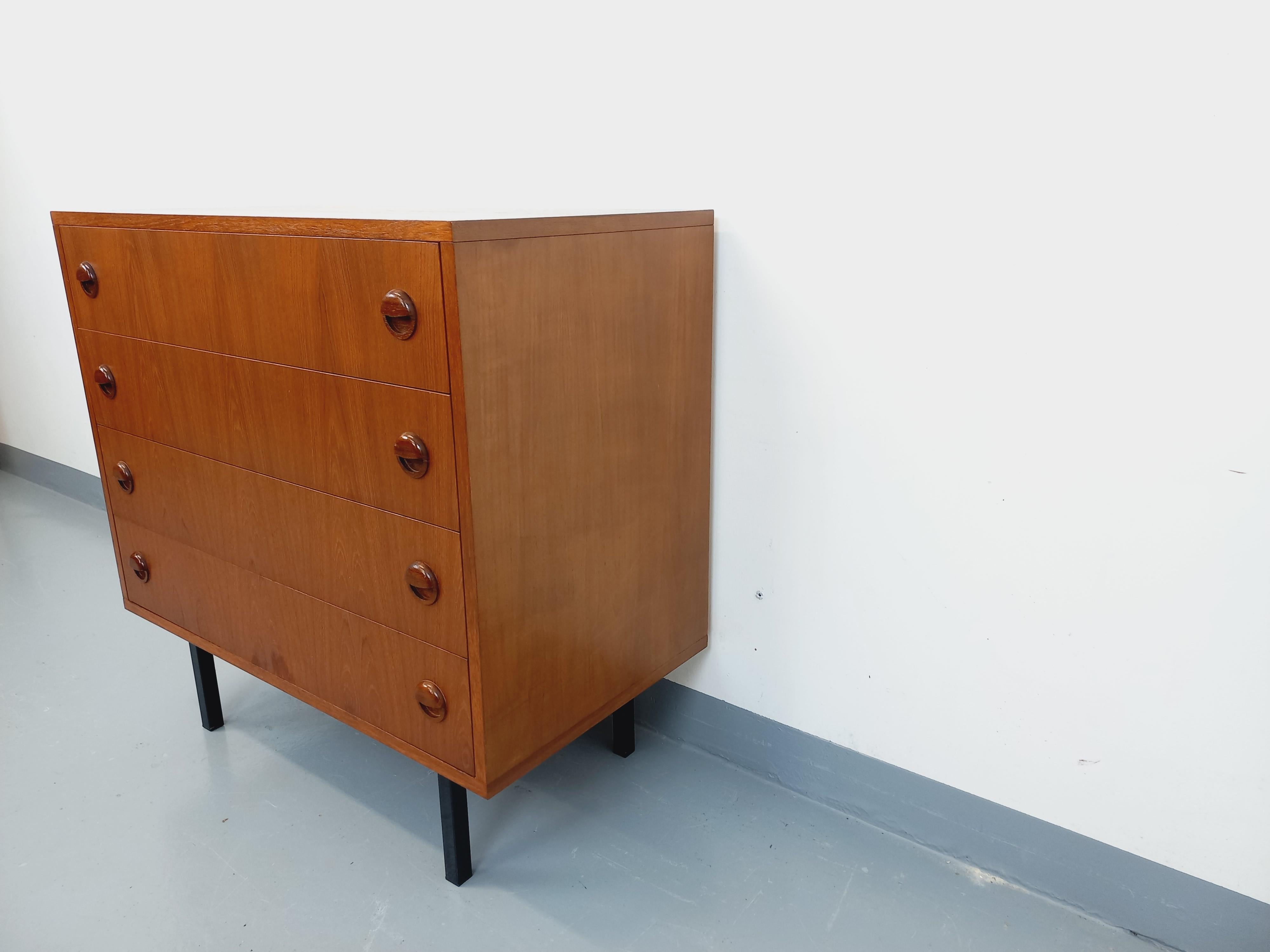 Kommode vintage style scandinave en teck et métal noir des années 60 im Angebot 1