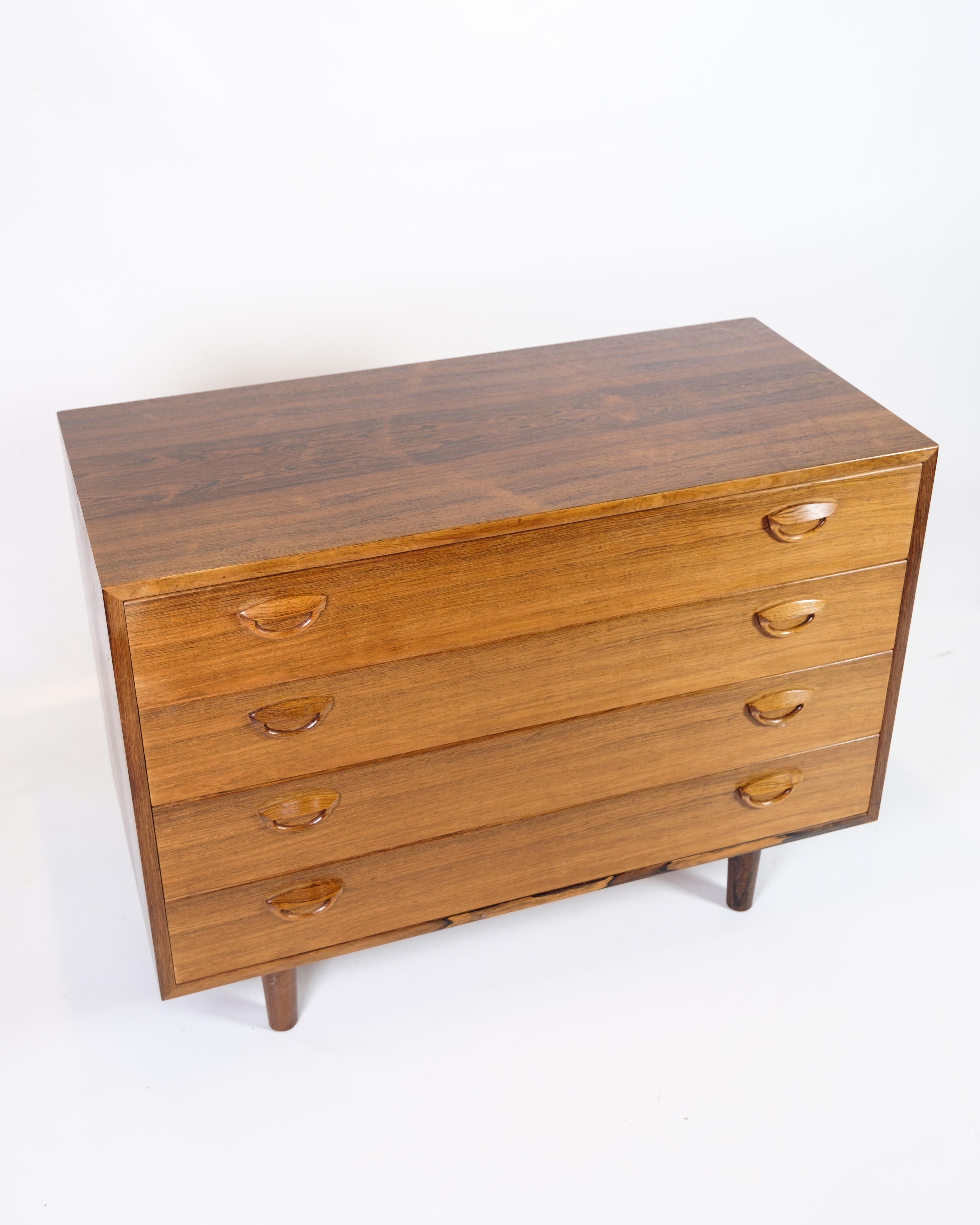 Chest of drawers with 4 drawers and round legs. Made of rosewood from the 1960s and designed by Kai Kristiansen. Kai Kristiansen's design is known for its focus on functionality, simplicity and the craftsmanship of the furniture.

Dimensions: H: