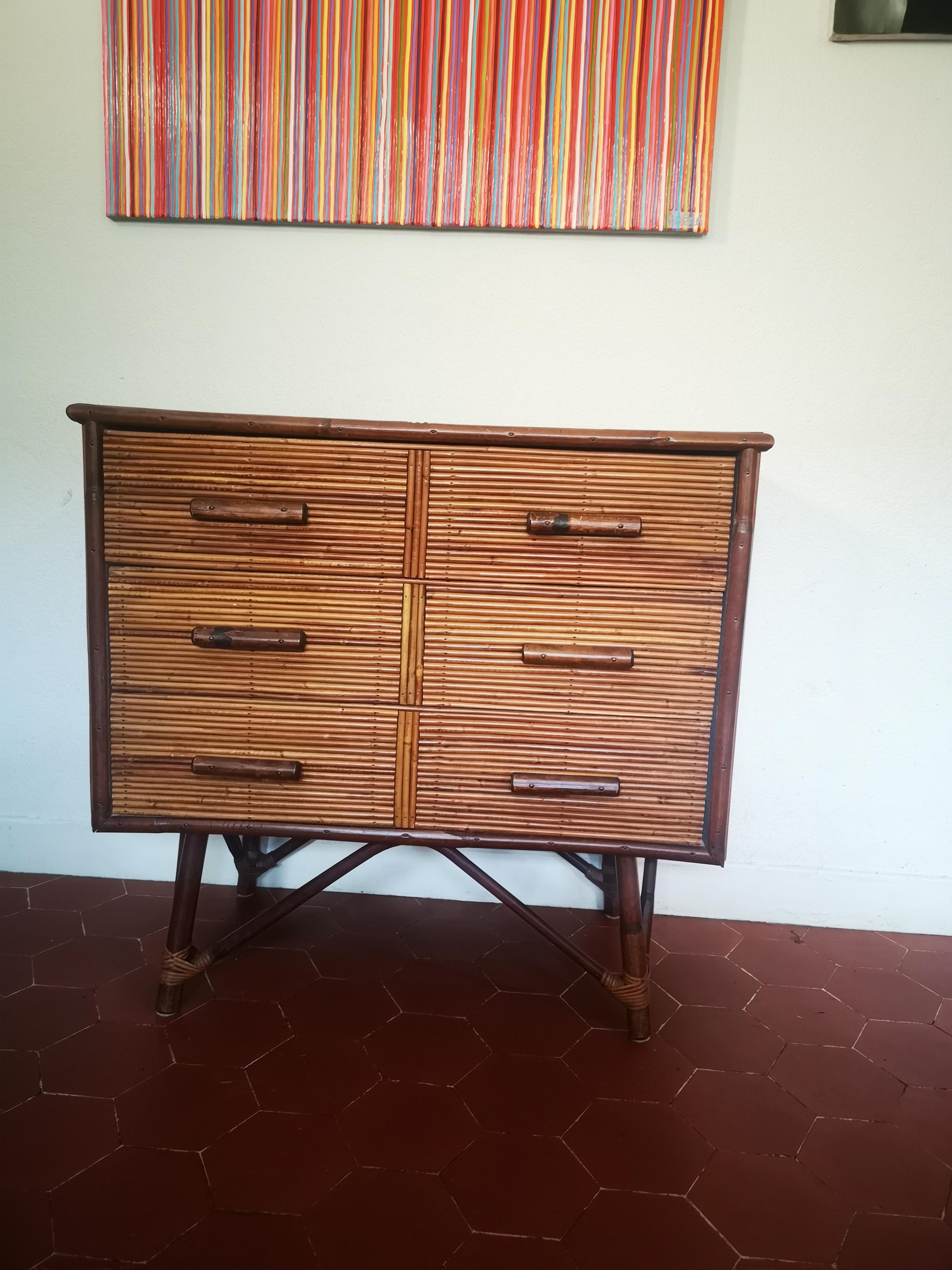 Chest of 3 drawers in rattan attributed to Audoux & Minet, circa 1950, magnificent patina, very good condition.


Adrian Audoux and Frida Minet were a French Modernist designer-duo who were extremely productive during the 1940s & 50s. Their