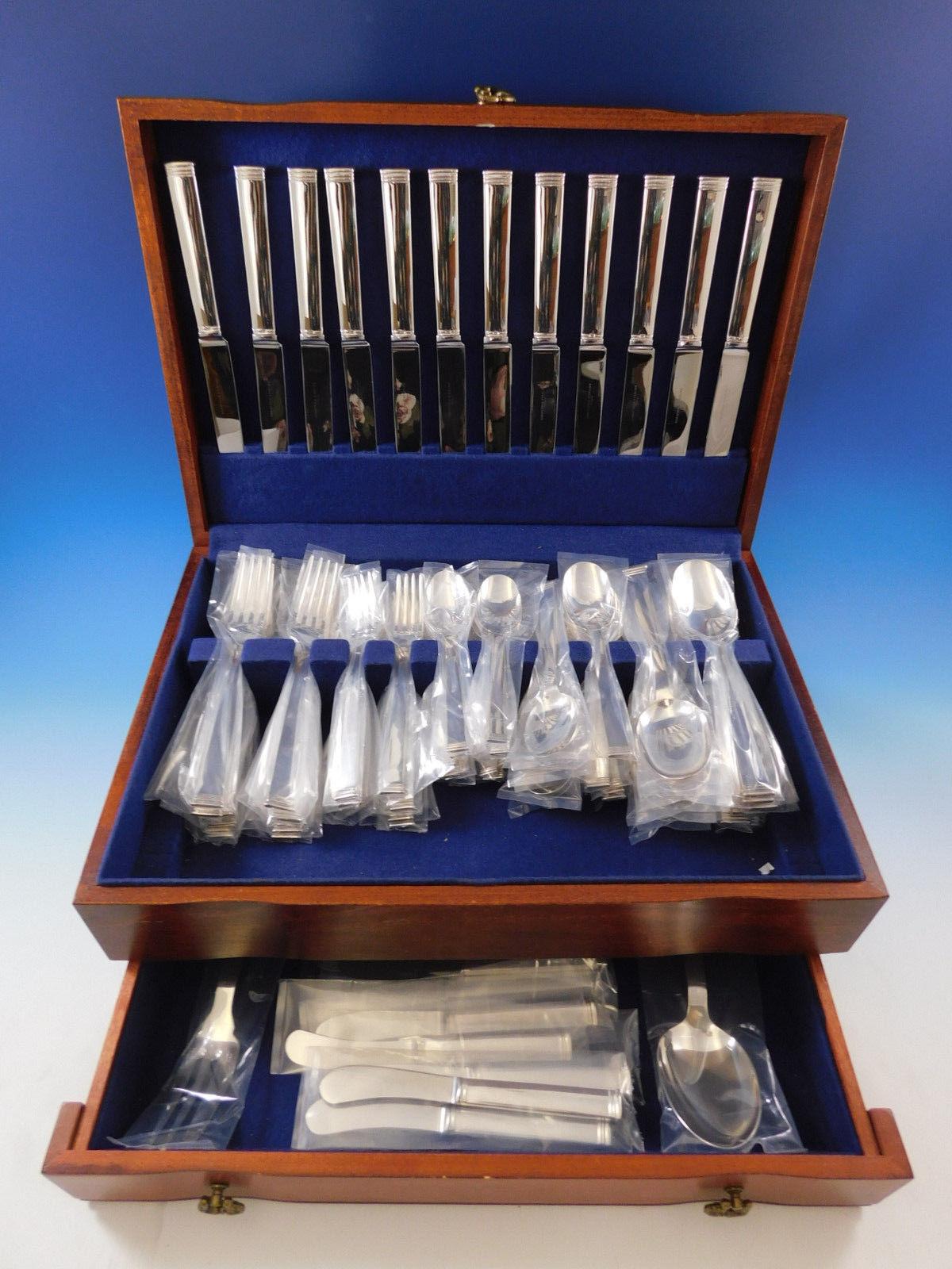 Superb dinner size Commodore by Christofle France sterling silver Flatware set - 86 pieces. This set includes:

12 Dinner size knives, 9 3/4