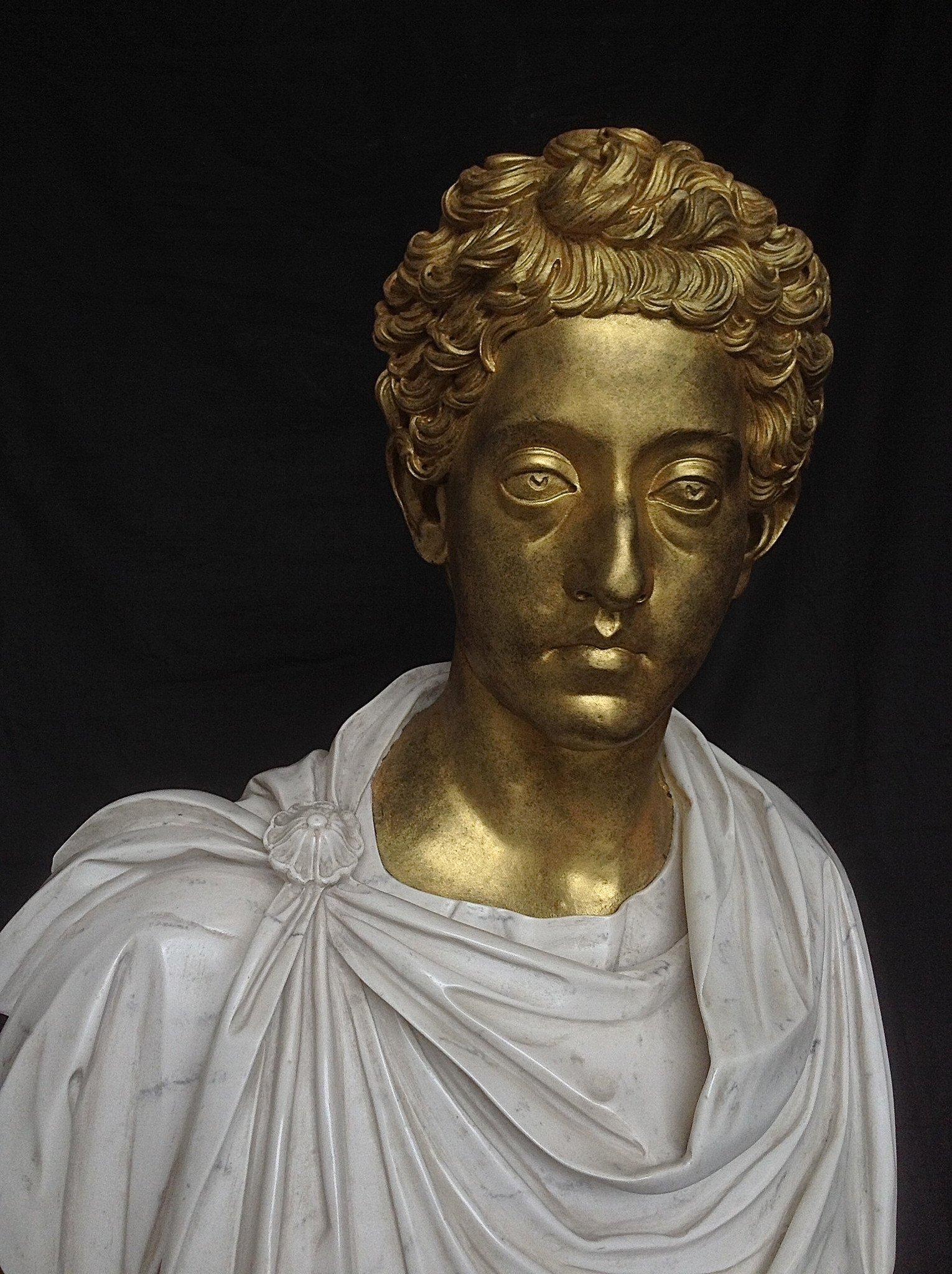 Commodus Marble Bust with Gilt Head, 20th Century  In Excellent Condition For Sale In London, GB