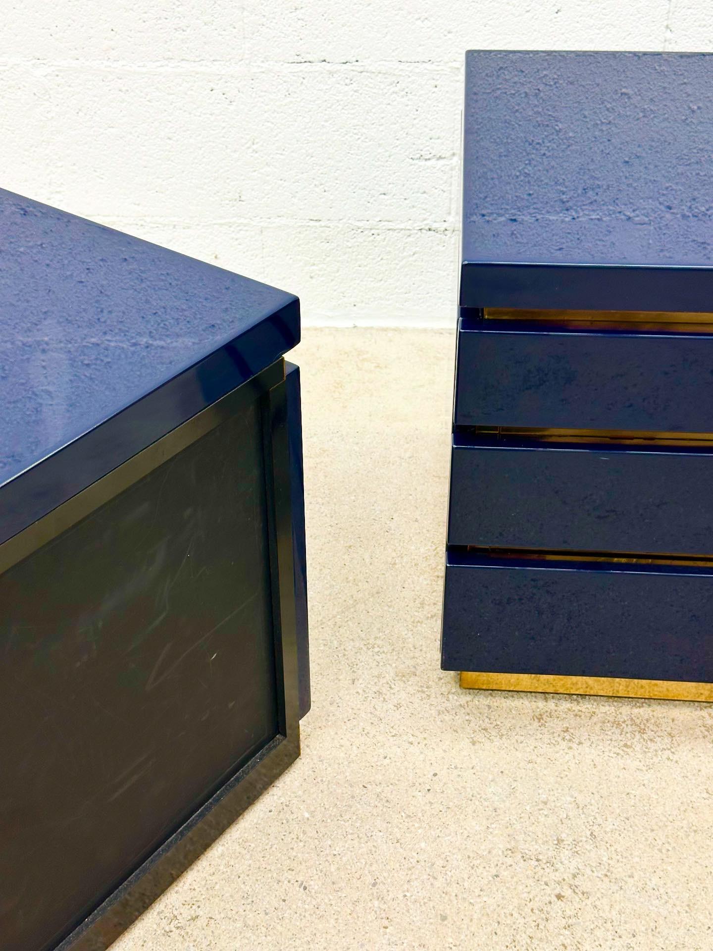 Laiton Commoes laqué bleu et laiton Jean Claude Mahey fabriqué en France 1970 en vente