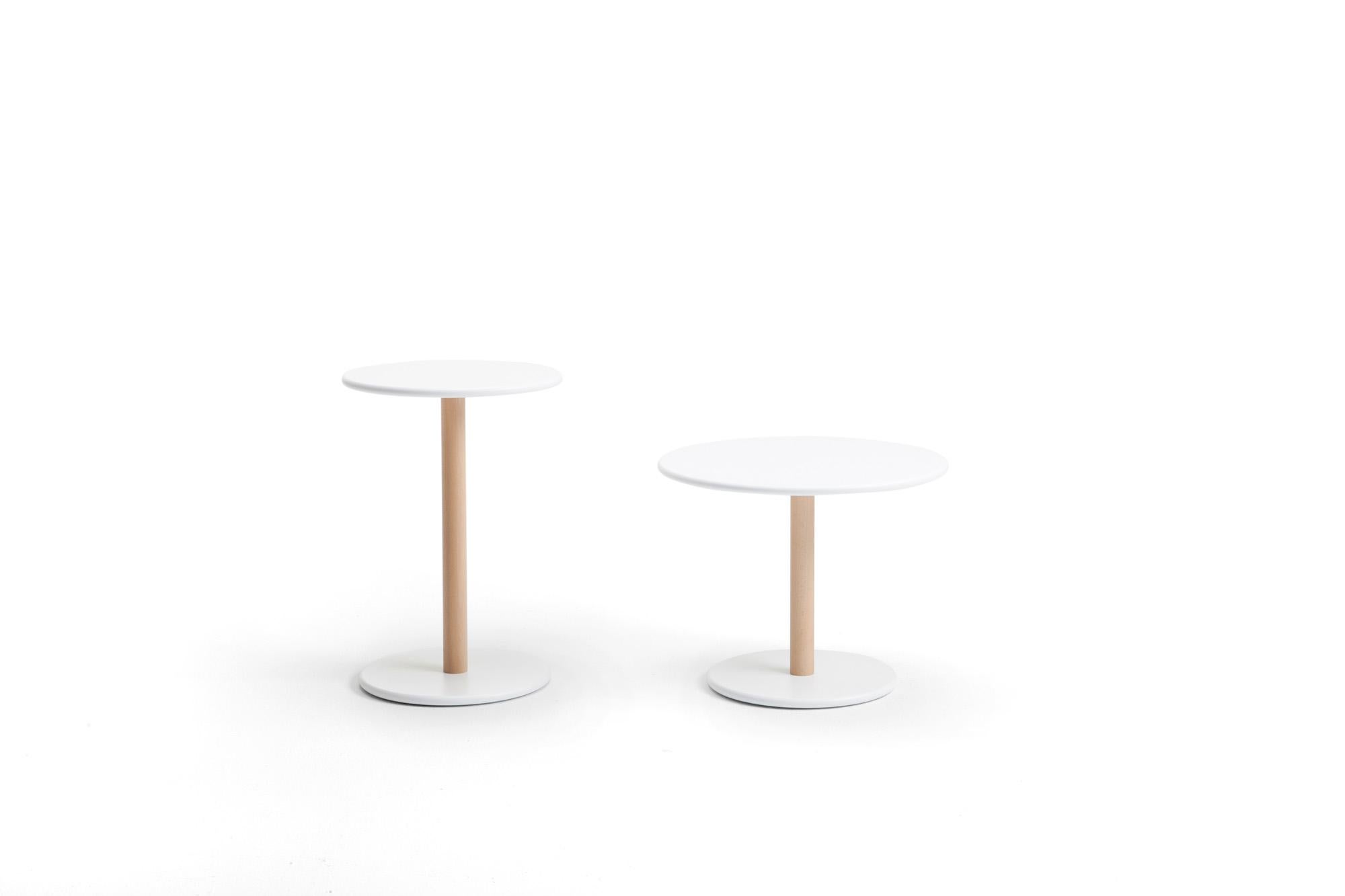 Low tables for home and commercial establishments inspired by the Japanese classics and designed by Naoto Fukasawa for Viccarbe

Two different sizes make them very flexible and suitable for a variety of uses.

Constructed with a natural beech column