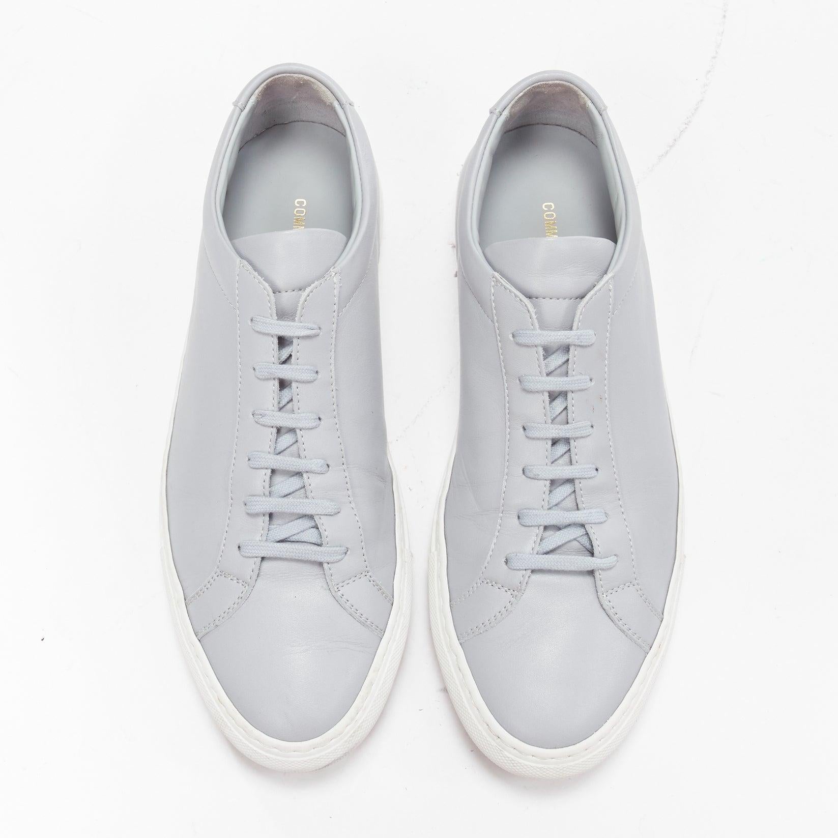 COMMON PROJECT Achilles grey leather gold foil lettering low sneakers EU42
Reference: JSLE/A00084
Brand: Common Project
Model: Achilles
Material: Leather
Color: Grey
Pattern: Solid
Closure: Lace Up
Lining: Grey Leather

CONDITION:
Condition: Good,