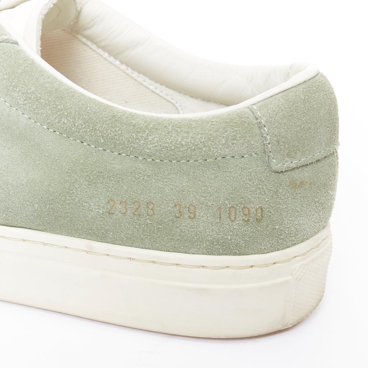 COMMON PROJECT Summer Edition 2328 baskets basses en daim vert poussière EU39 en vente 3