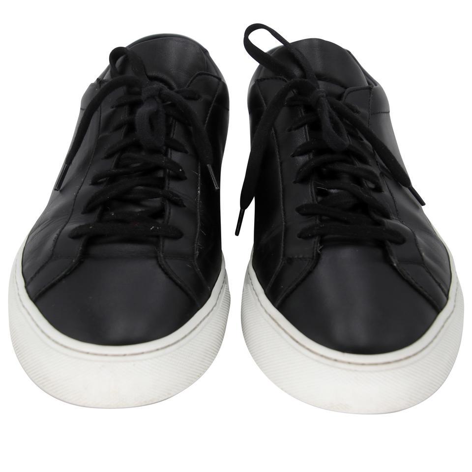 Common Projects Achilles 44 Leather-Trimmed Sneakers CP-0402N-0110

These stylish and eye-catching to wear Common Projects sneakers are a great addition to any wardrobe! Features include black leather with black laces. Leather lined upper and a