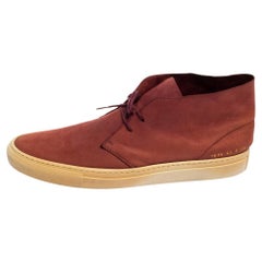 Common Projects Stivali da deserto in pelle scamosciata borgogna misura 45