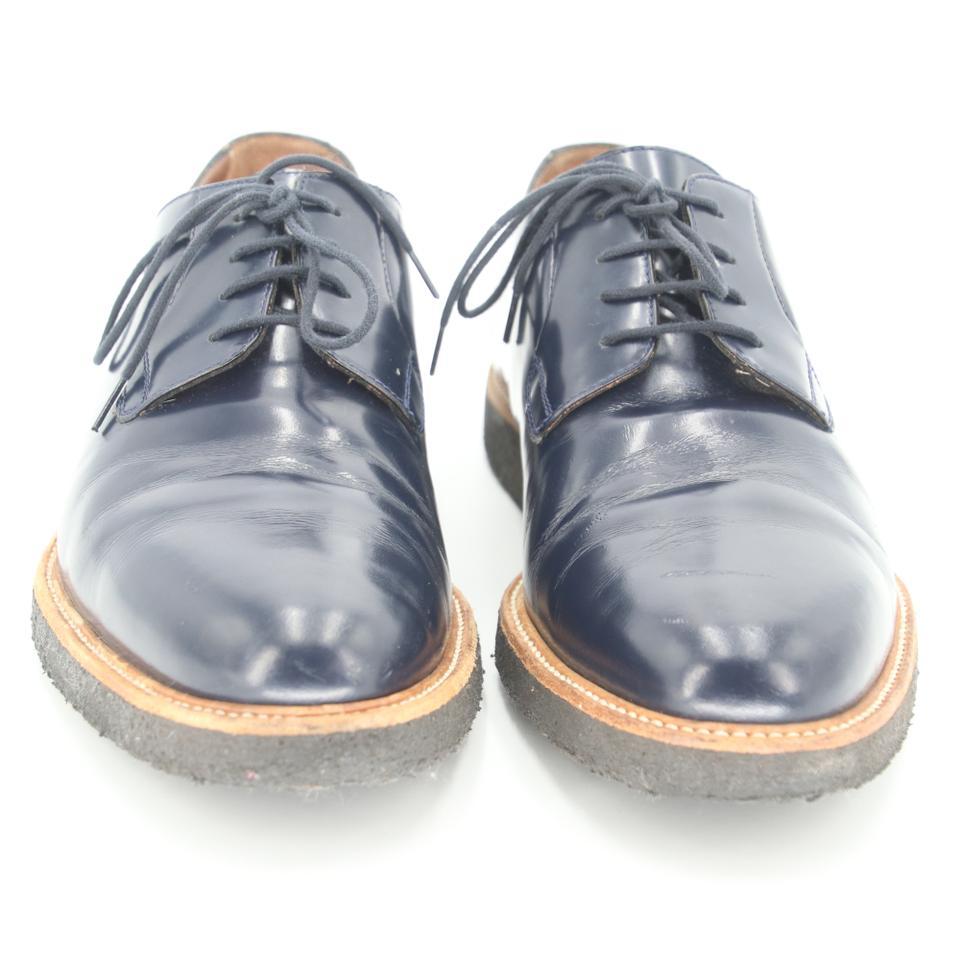 Common Projects Cadet Derby Hi Shine Crepe Sole Scarpe da Uomo SZ 43 CP-S0917P-0164

Queste scarpe Derby sono realizzate con tomaia in pelle liscia e lucida, suola alta a doppia pila con finiture firmate e sono dotate di classiche chiusure con