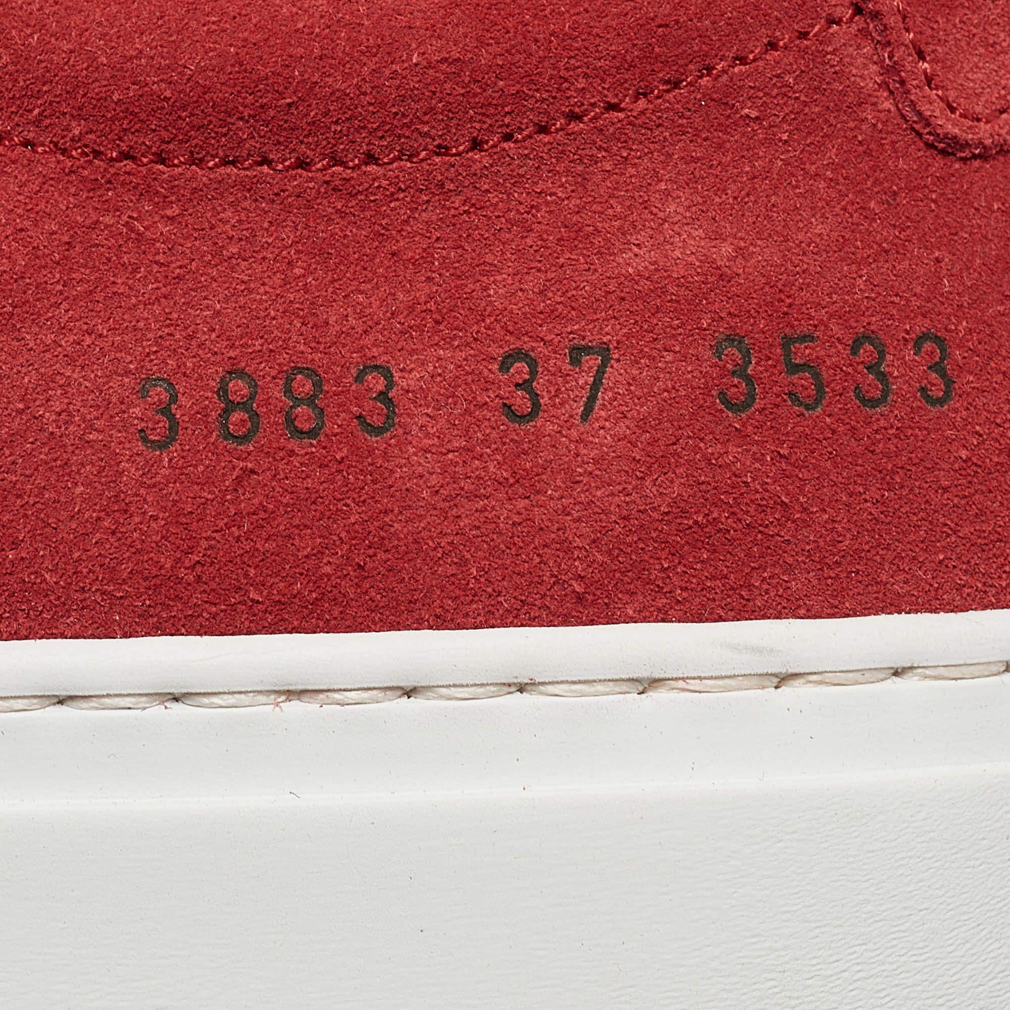 Common Projects Baskets basses Achilles en daim rouge taille 37 en vente 3