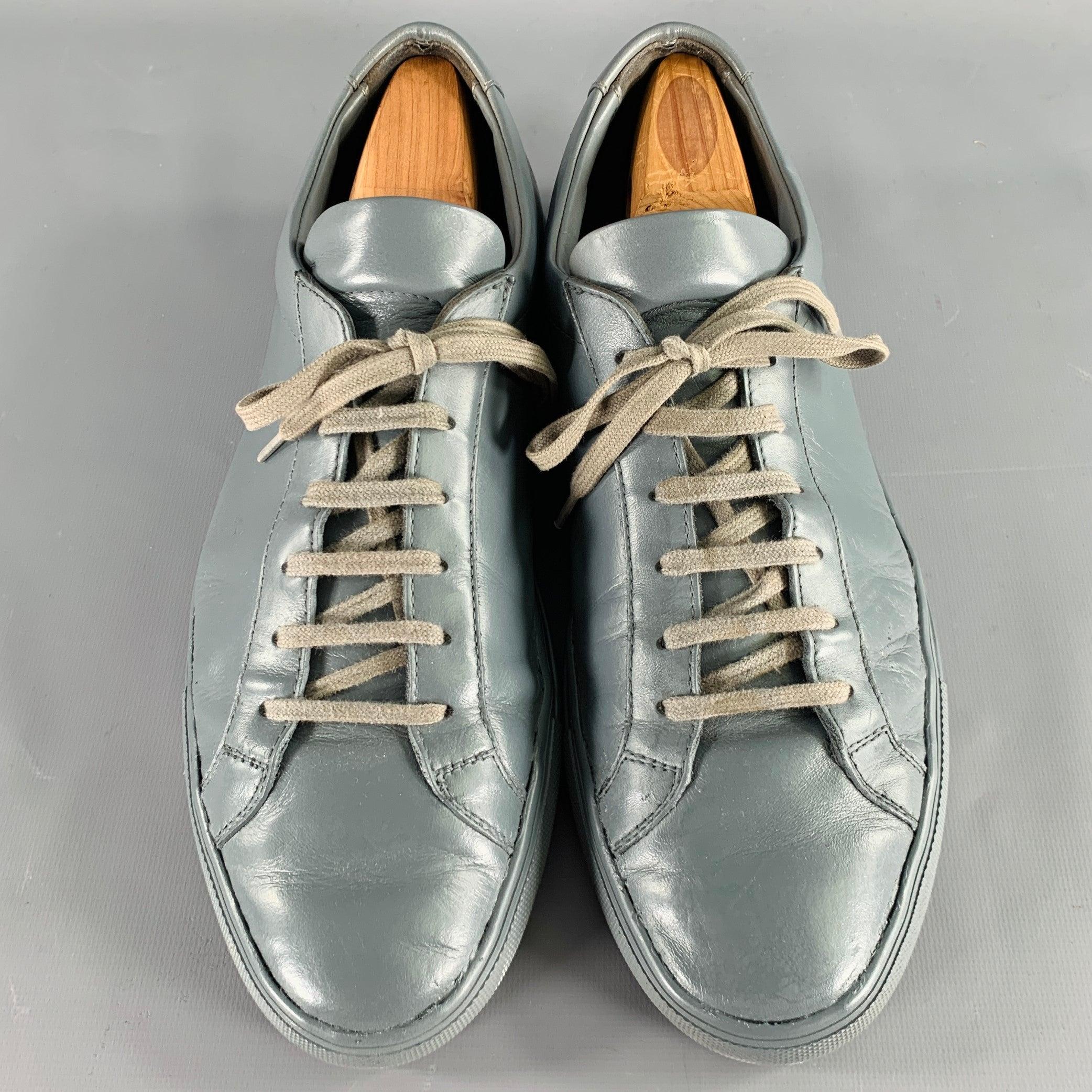 COMMON PROJECTS Size 10 Grey Leather Low Top Sneakers In Good Condition For Sale In San Francisco, CA