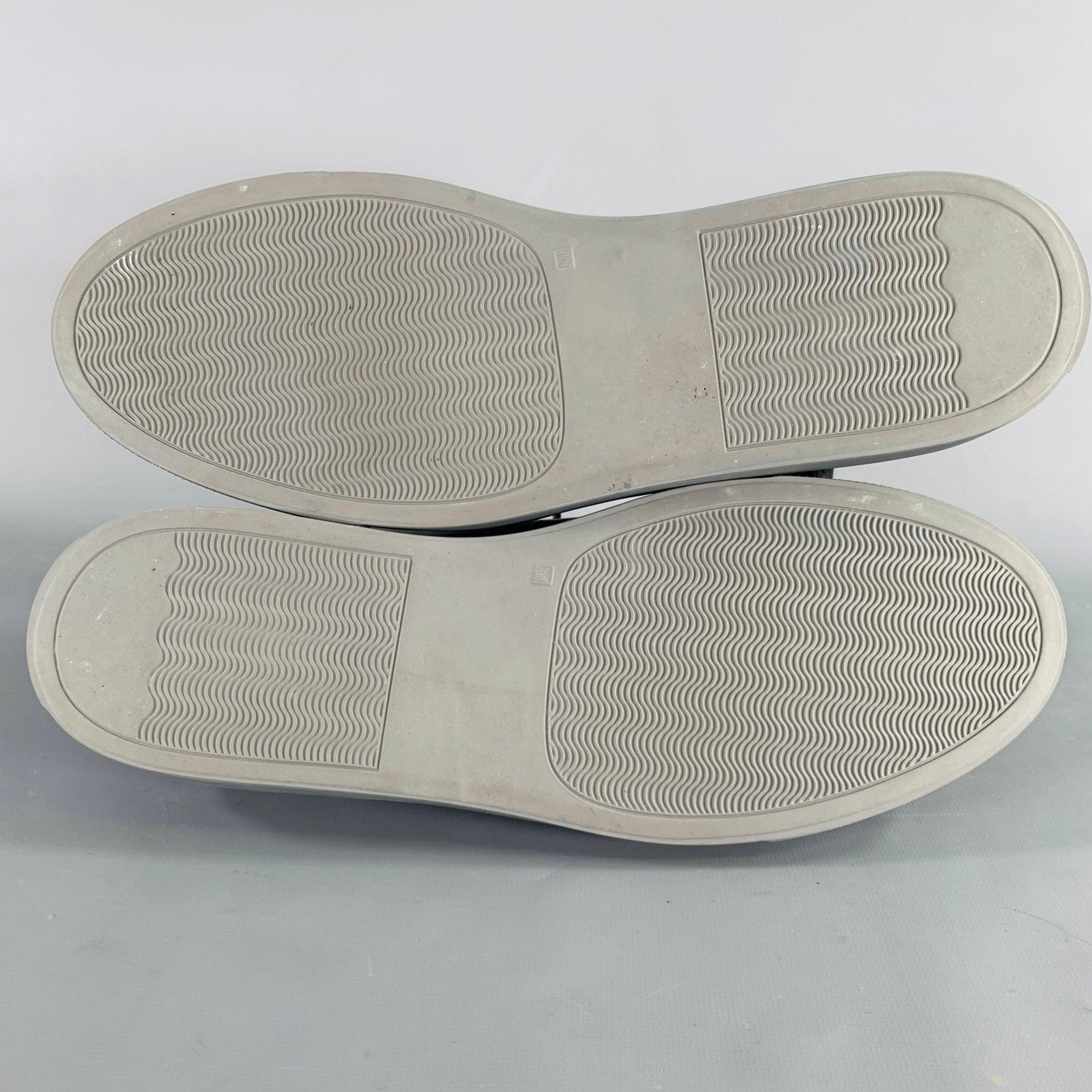 COMMON PROJECTS Size 10 Grey Leather Low Top Sneakers For Sale 1