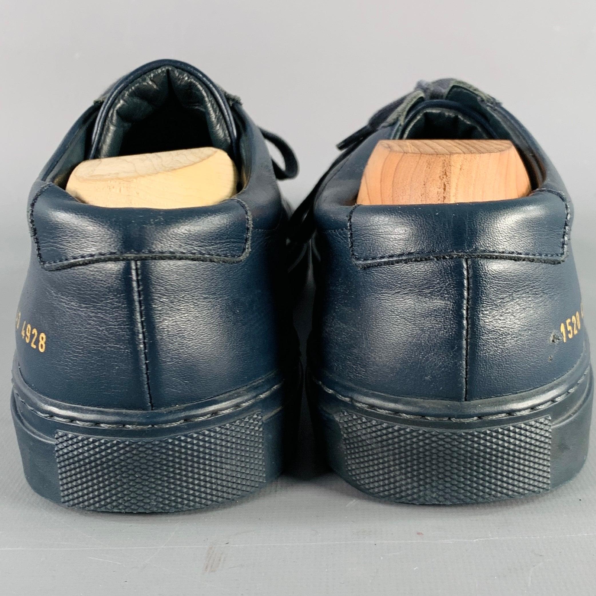 Black COMMON PROJECTS Size 10 Navy Leather Low Top Sneakers For Sale