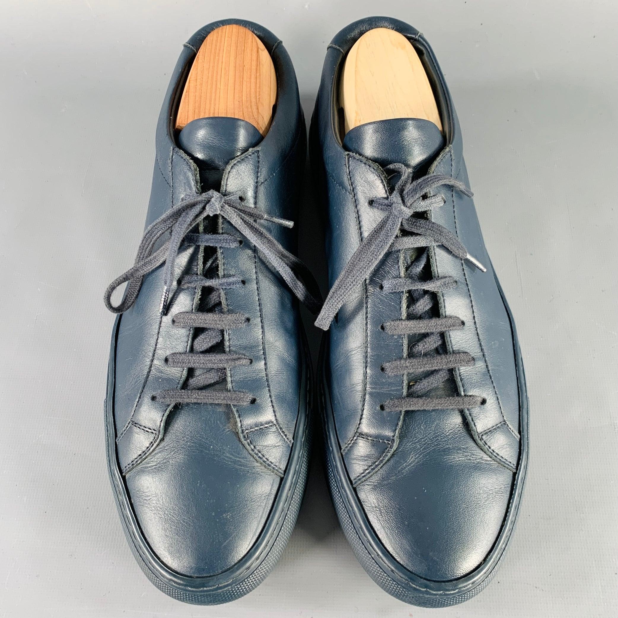 COMMON PROJECTS Size 10 Navy Leather Low Top Sneakers In Good Condition For Sale In San Francisco, CA