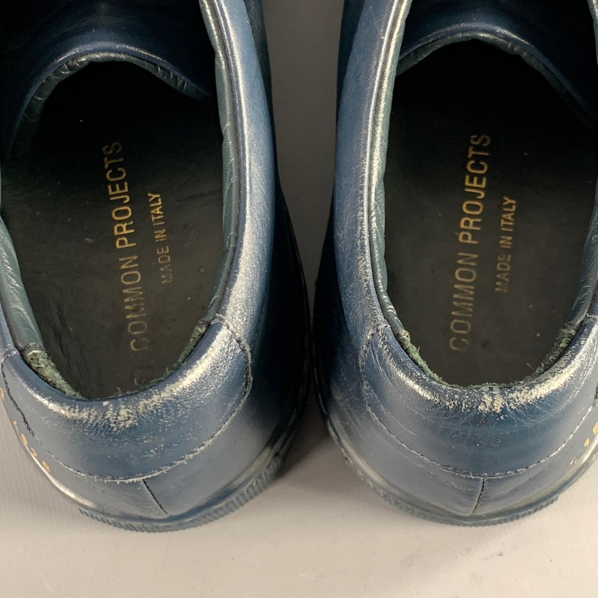COMMON PROJECTS Size 10 Navy Leather Low Top Sneakers For Sale 4