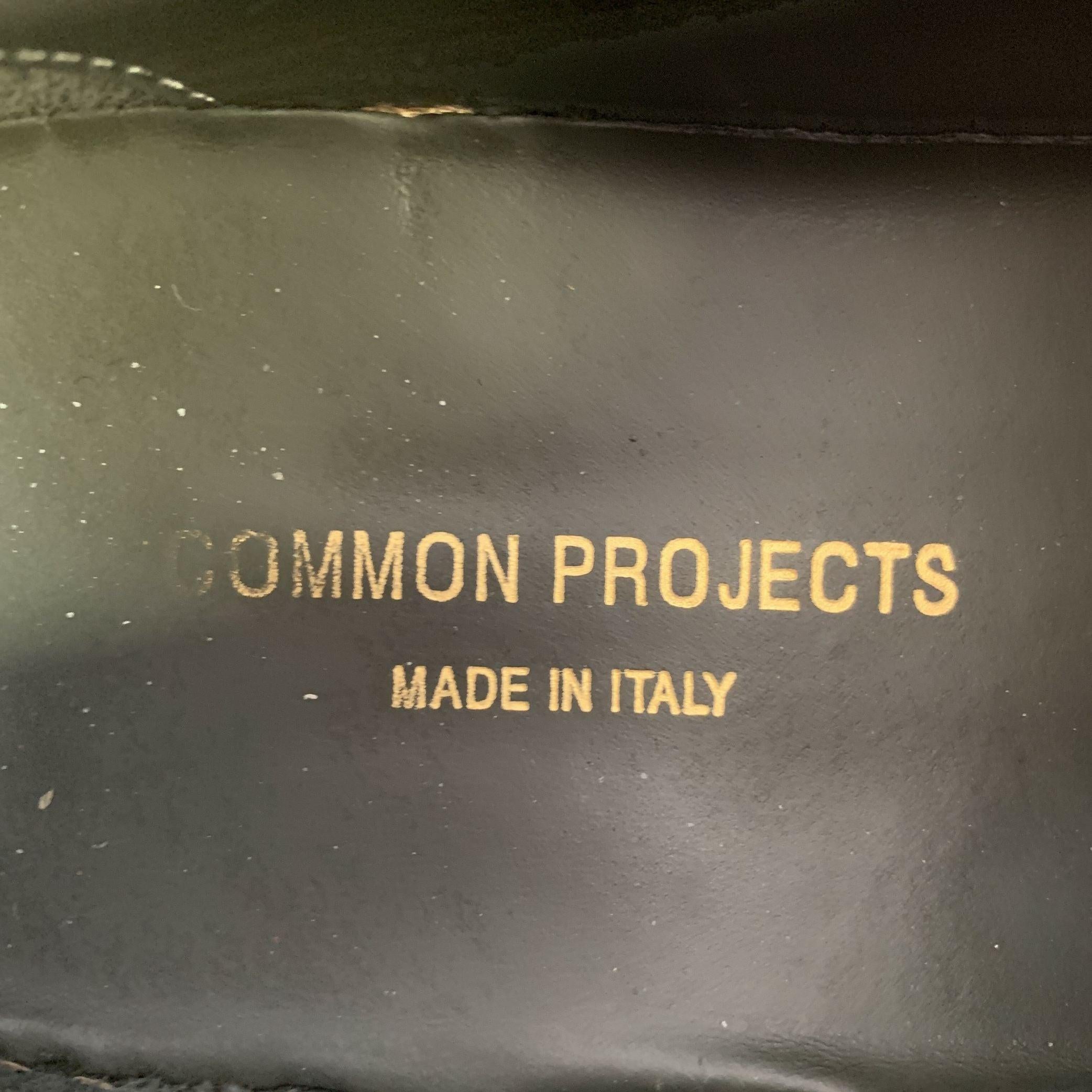 Common Projects taglia 11 Greene & Greene & Greene in pelle scamosciata in vendita 1