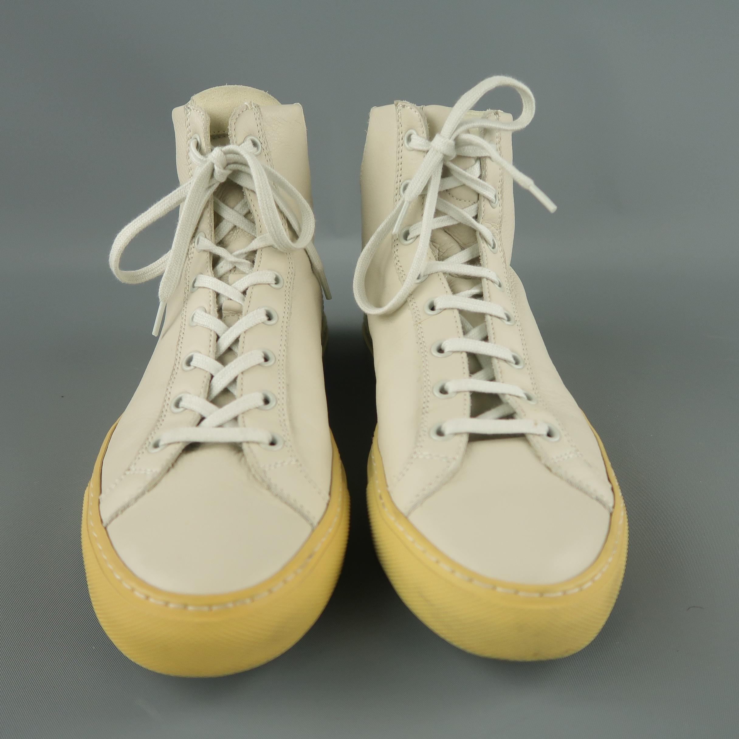 COMMON PROJECTS Size 7 Ivory Solid Leather High Top Sneakers In Excellent Condition In San Francisco, CA