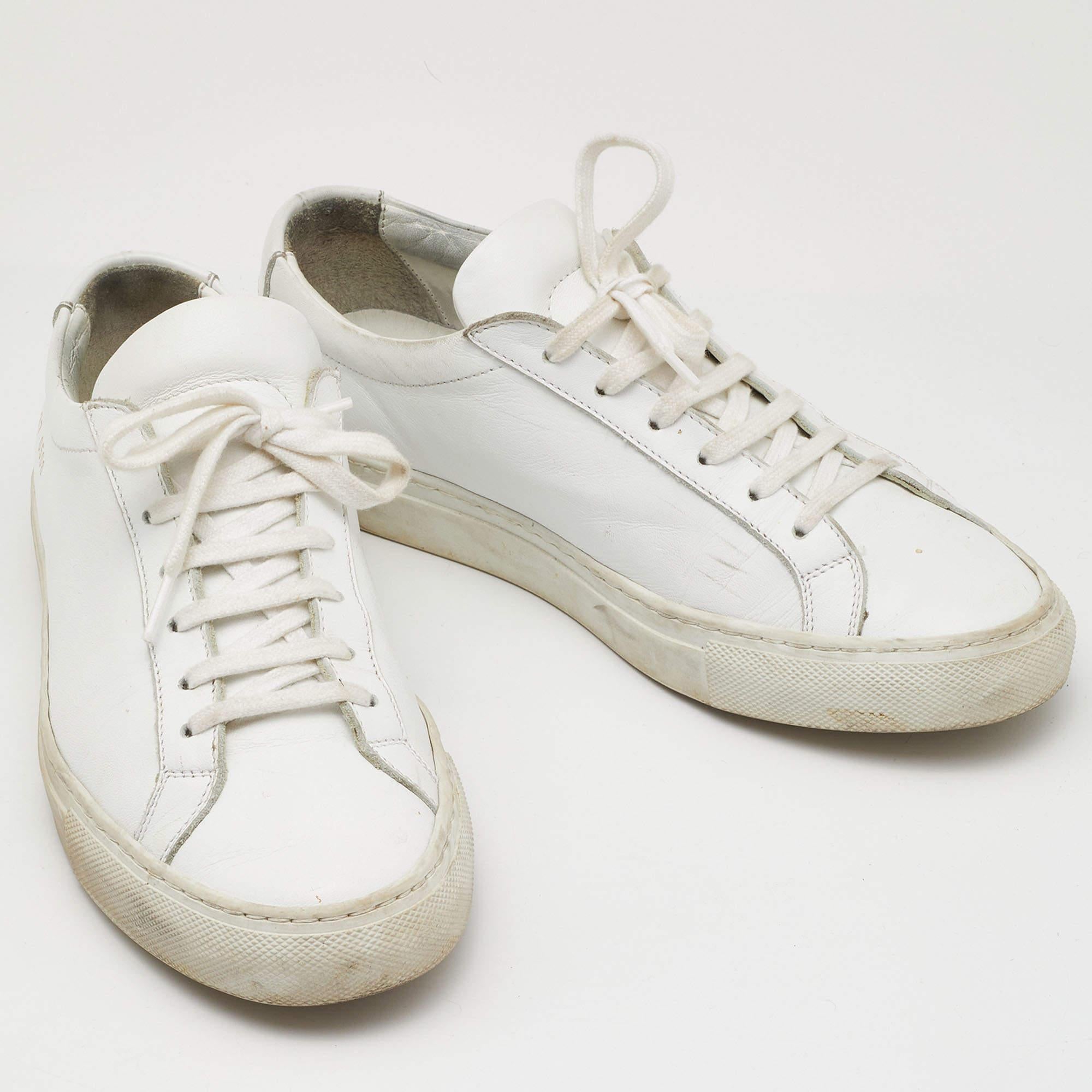 Common Projects Weiß Leder Achilles Low Top Sneakers Größe 37 im Zustand „Relativ gut“ im Angebot in Dubai, Al Qouz 2