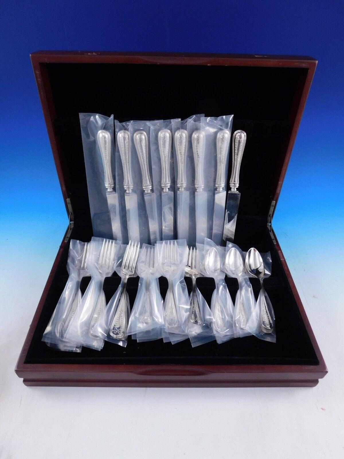 Gorgeous Commonwealth Engraved by Watson, c1908, with bright-cut bow and leaf design sterling silver Flatware set, 32 pieces. This set includes:

8 Regular Knives, 8 7/8