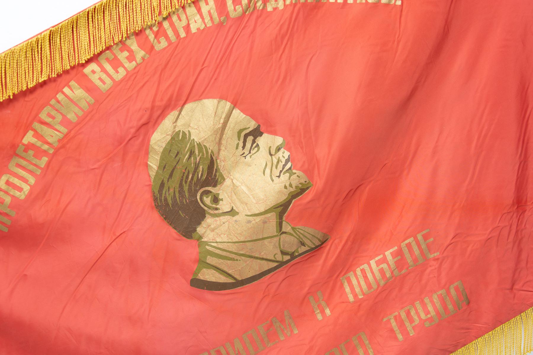 Communist Old Original Flag from 1950s with a Portrait of Vladimir Ilyich Lenin In Good Condition In Prague 8, CZ