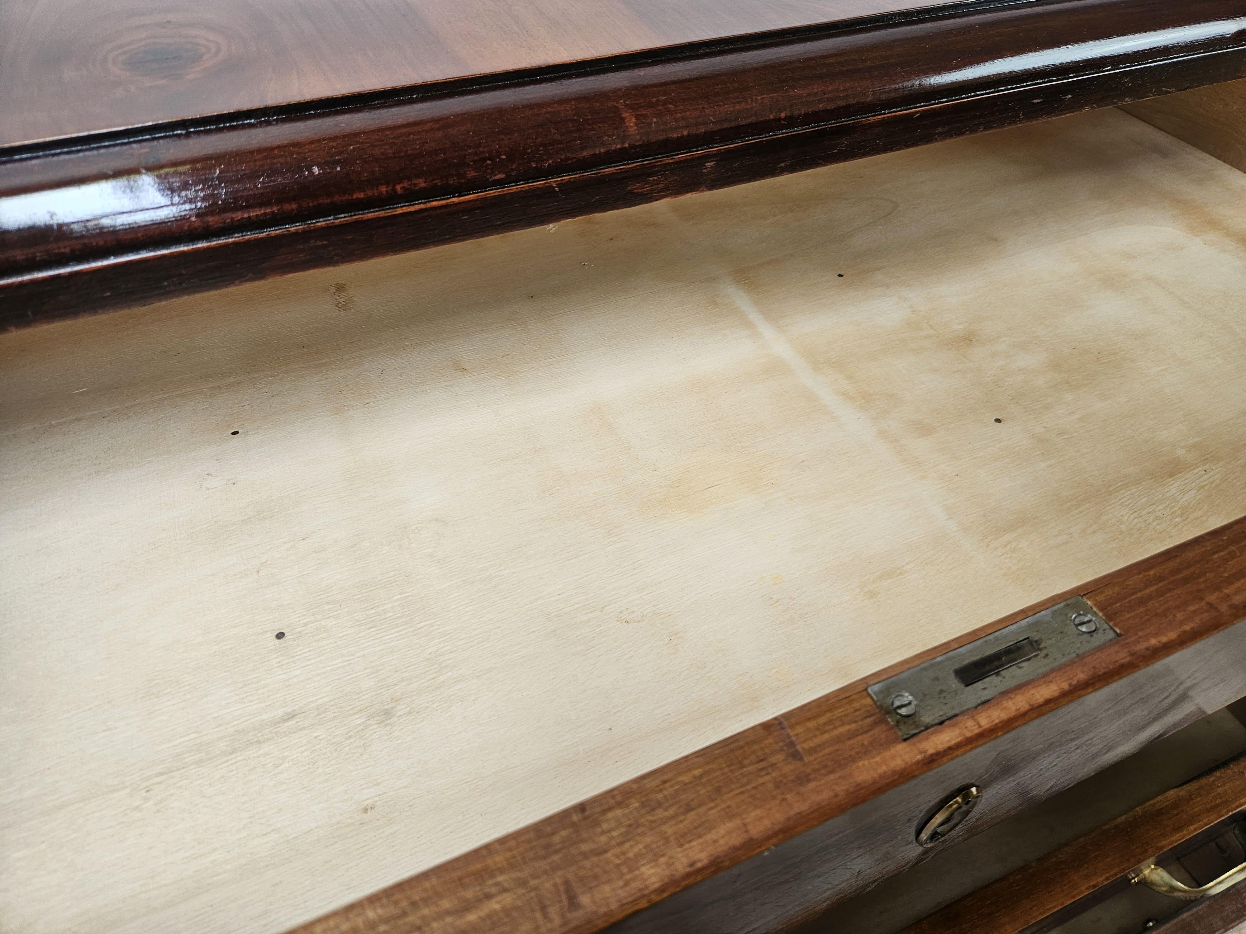 Comò Art Decò in piuma di mogano anni '40 en venta 7