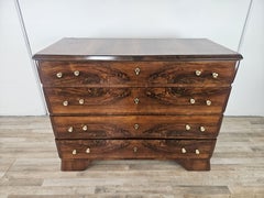 Commode Art déco en bois de noyer et laiton