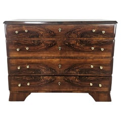 Commode Art déco en bois de noyer et laiton