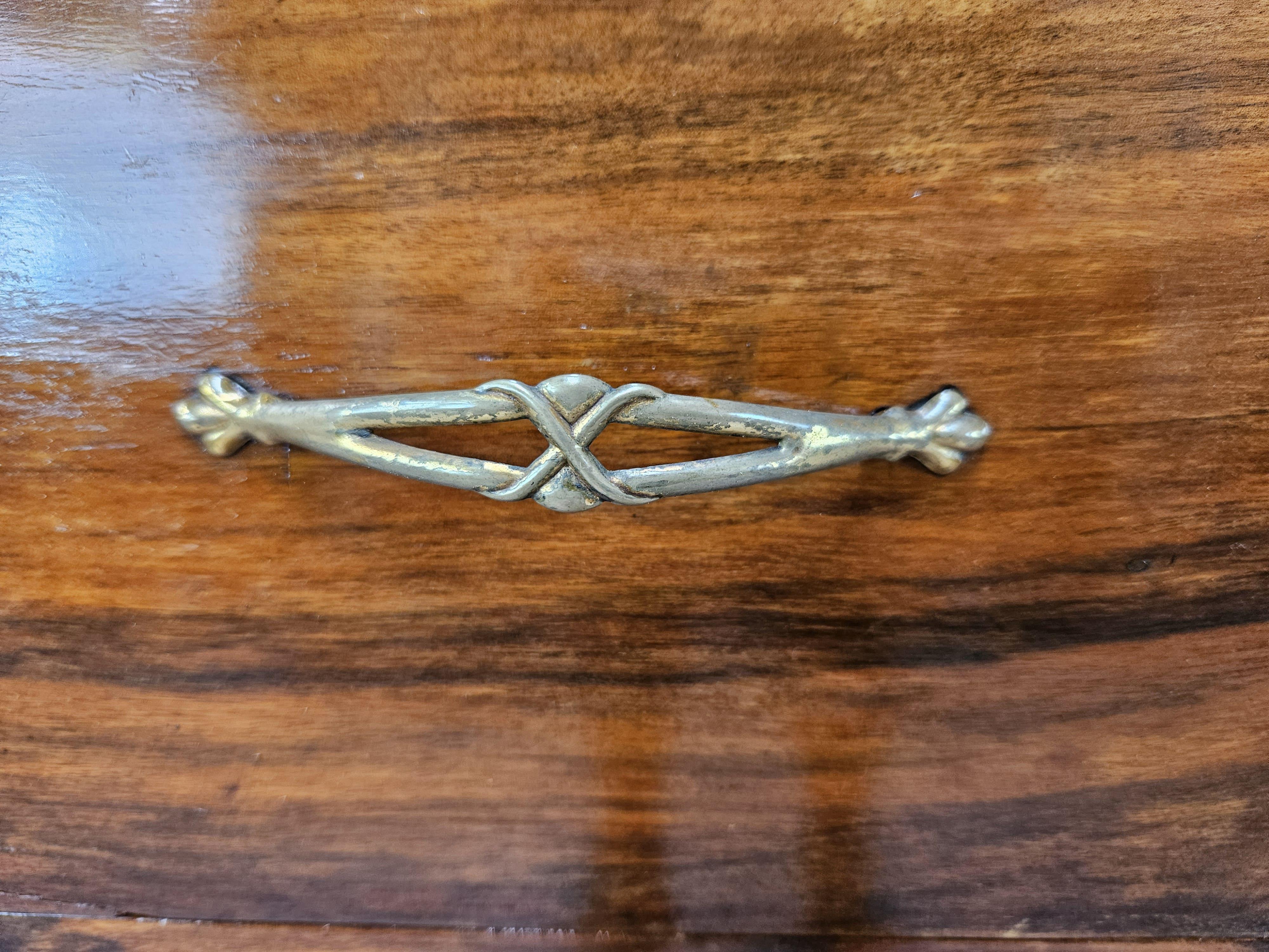 Commode Art Déco en loupe d'acajou à quatre tiroirs en vente 6