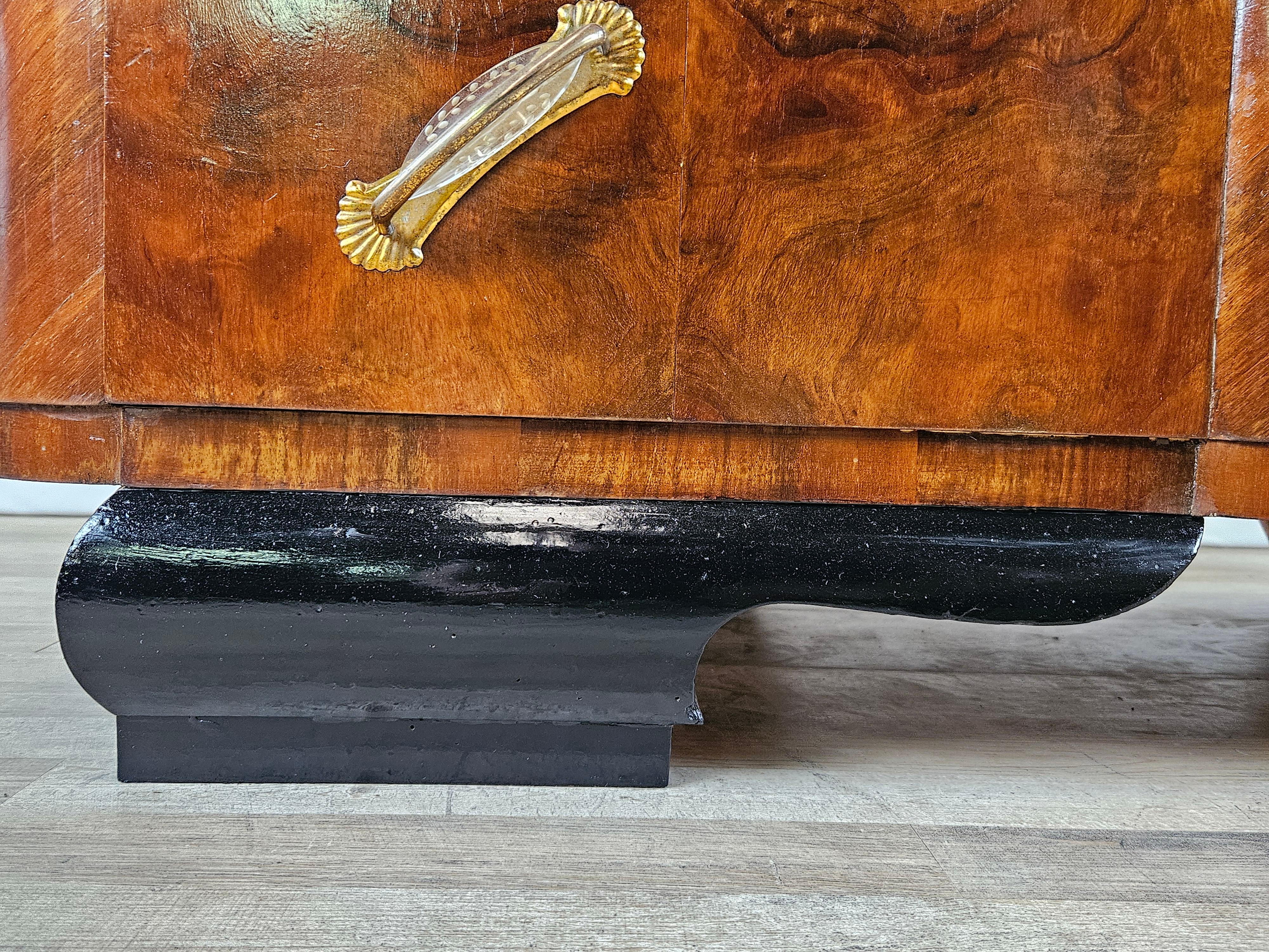 Art Deco walnut burl dresser with lacquered drawers and feet 20th century For Sale 8