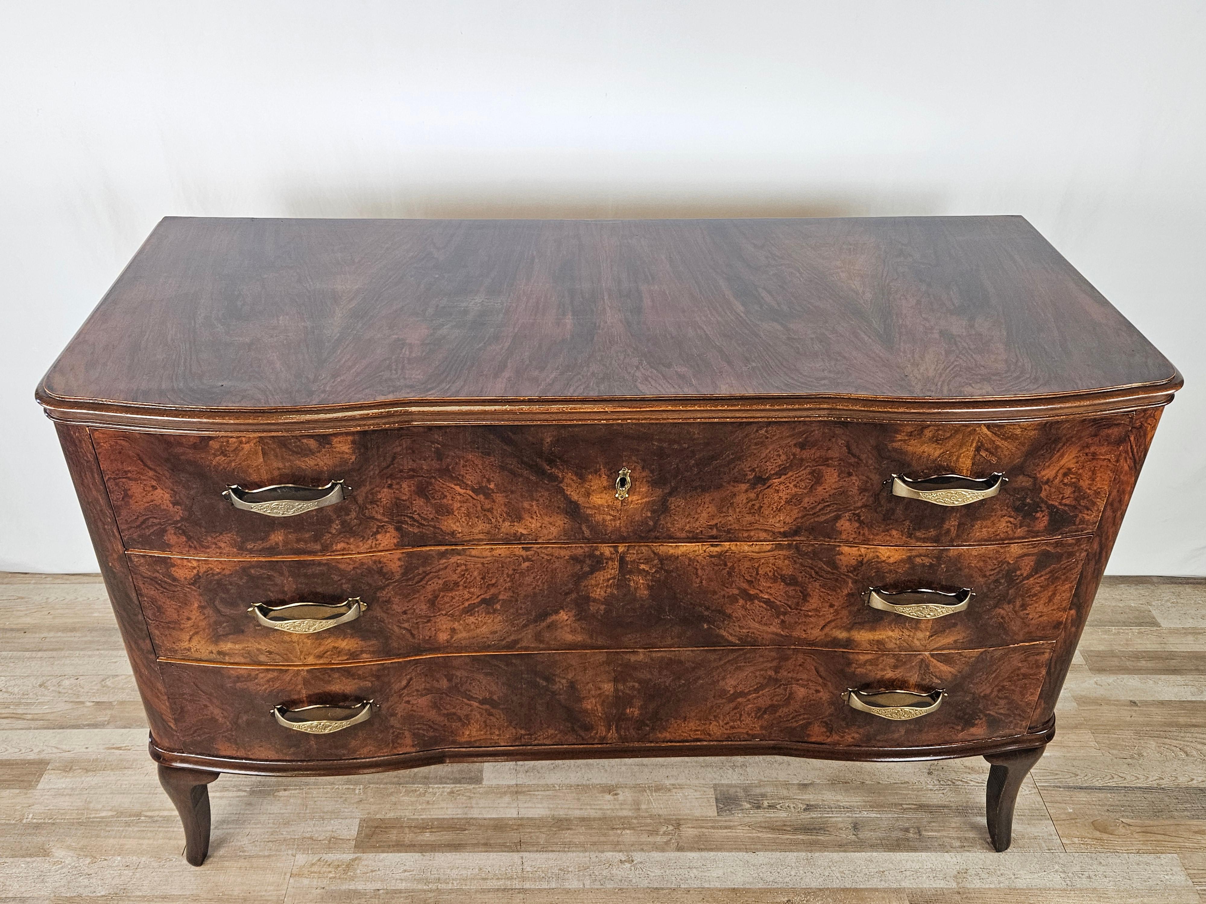 Peculiar chest of drawers from the early 1940s in walnut burl with three large, sturdy drawers.

The cabinet has been oil and shellac polished, shows normal marks due to age and use.
New handles.