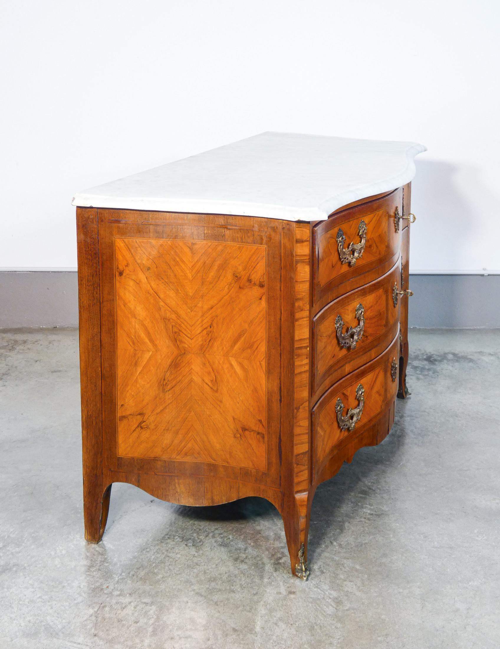18th Century Comò cassettone Luigi XV original d'epoca. Première moitié du Settecento en vente
