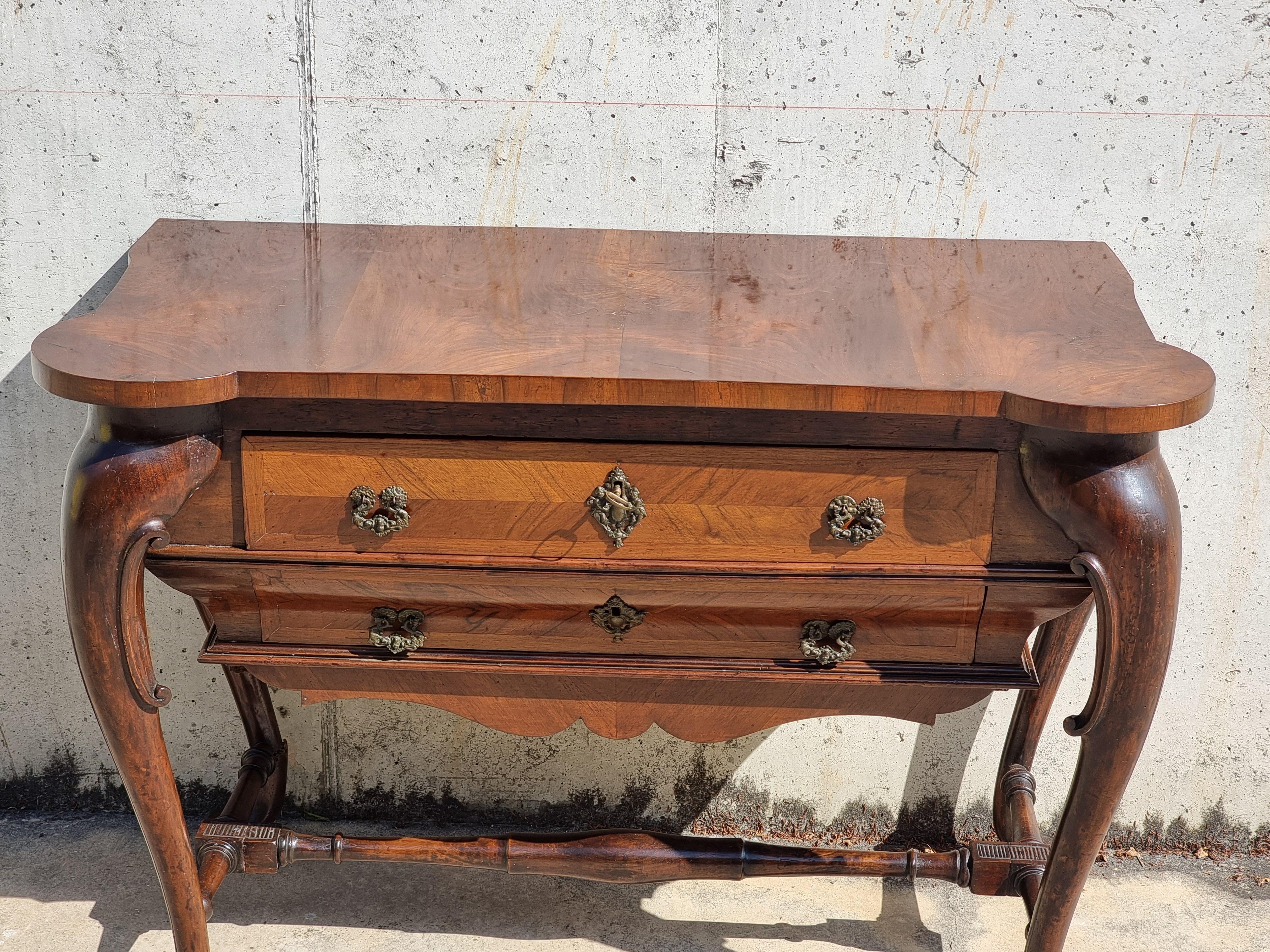 Comò consolle ferrarese in noce, XVIII secolo in vendita 7