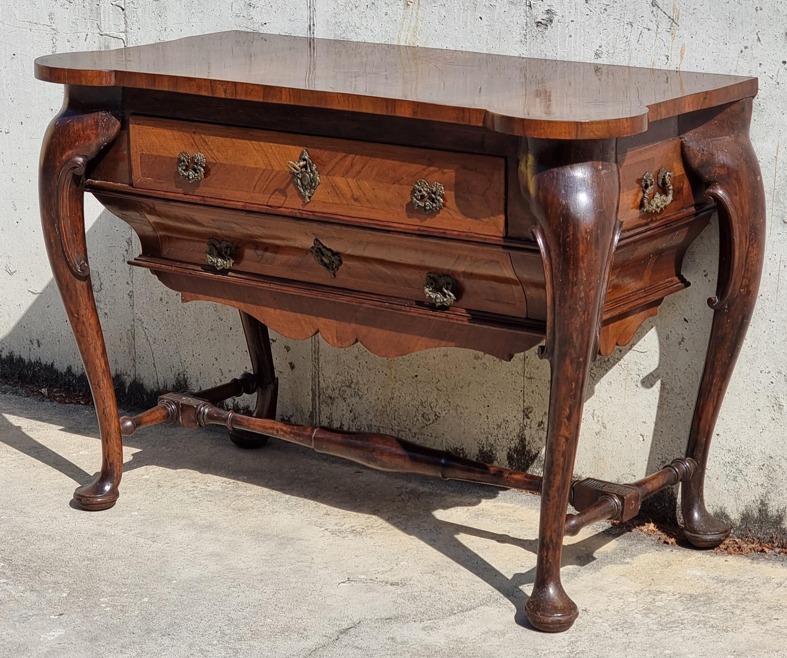 Comò consolle ferrarese in noce, XVIII secolo in vendita 9