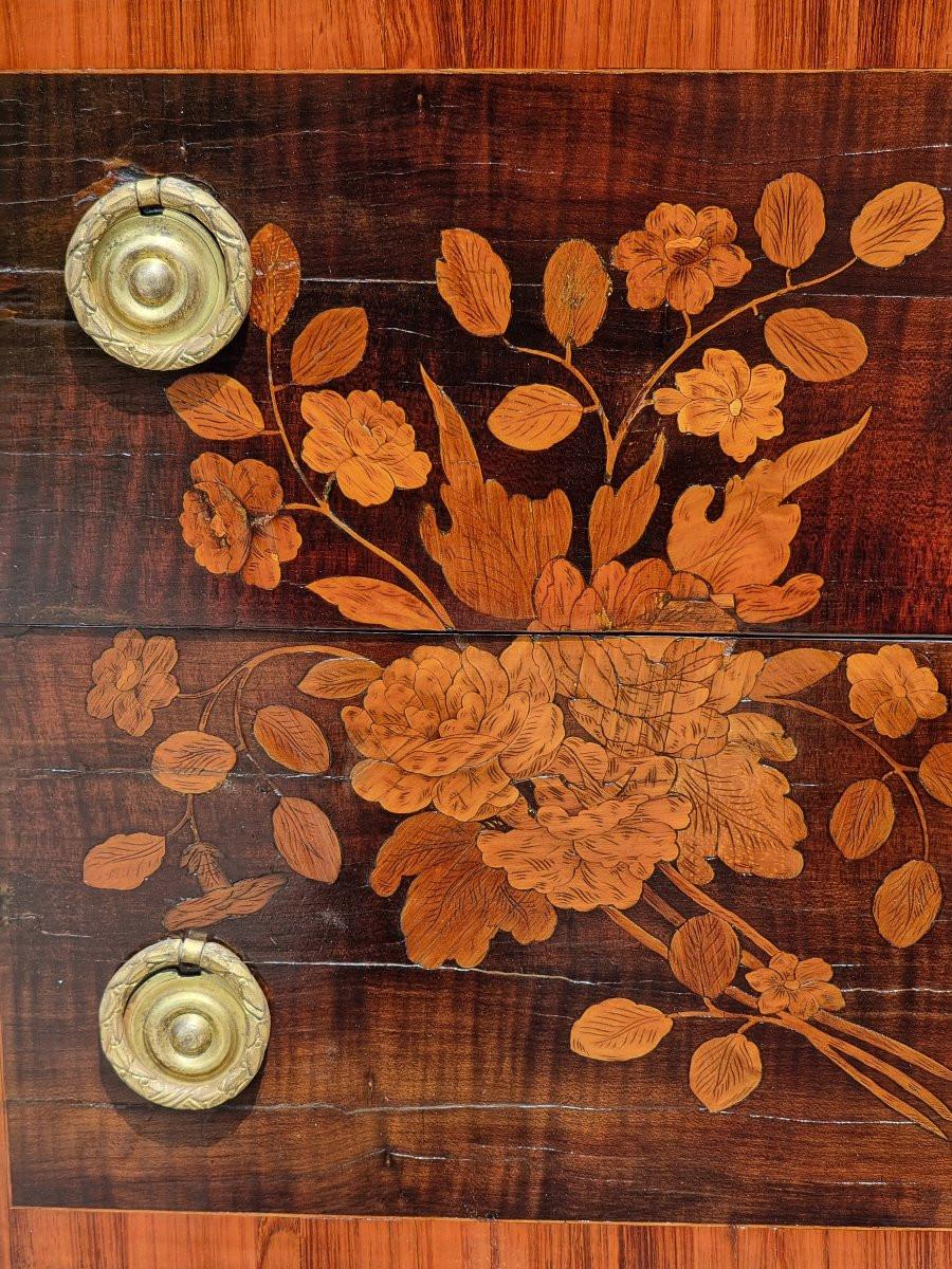 18th Century comò francese a tre cassetti, firmato P. Pioniez, fine XVIII secolo in vendita