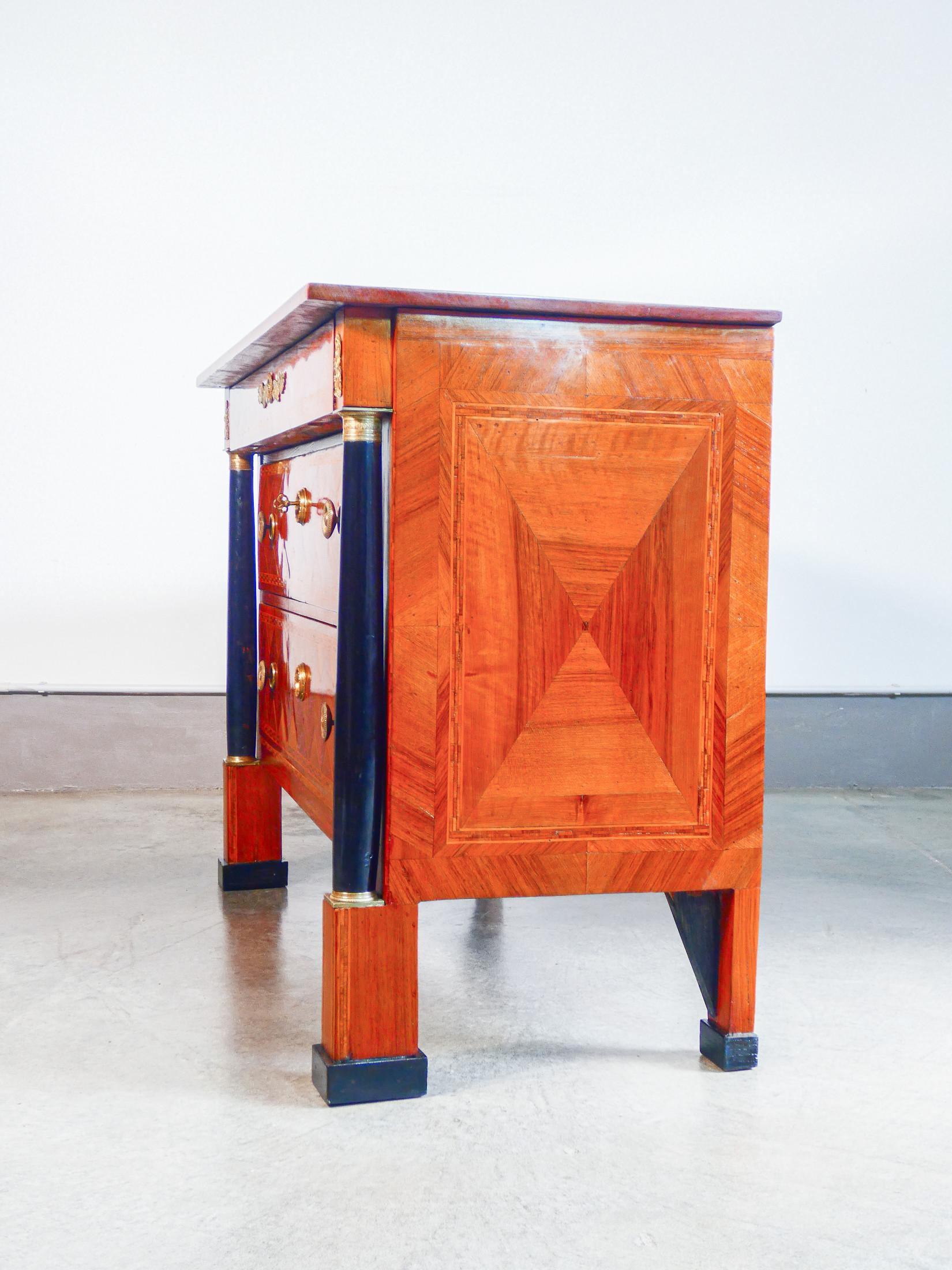 Comò IMPERO originale d'epoca, in legno intarsiato ed ebanizzato. Primo 1800 in vendita 3