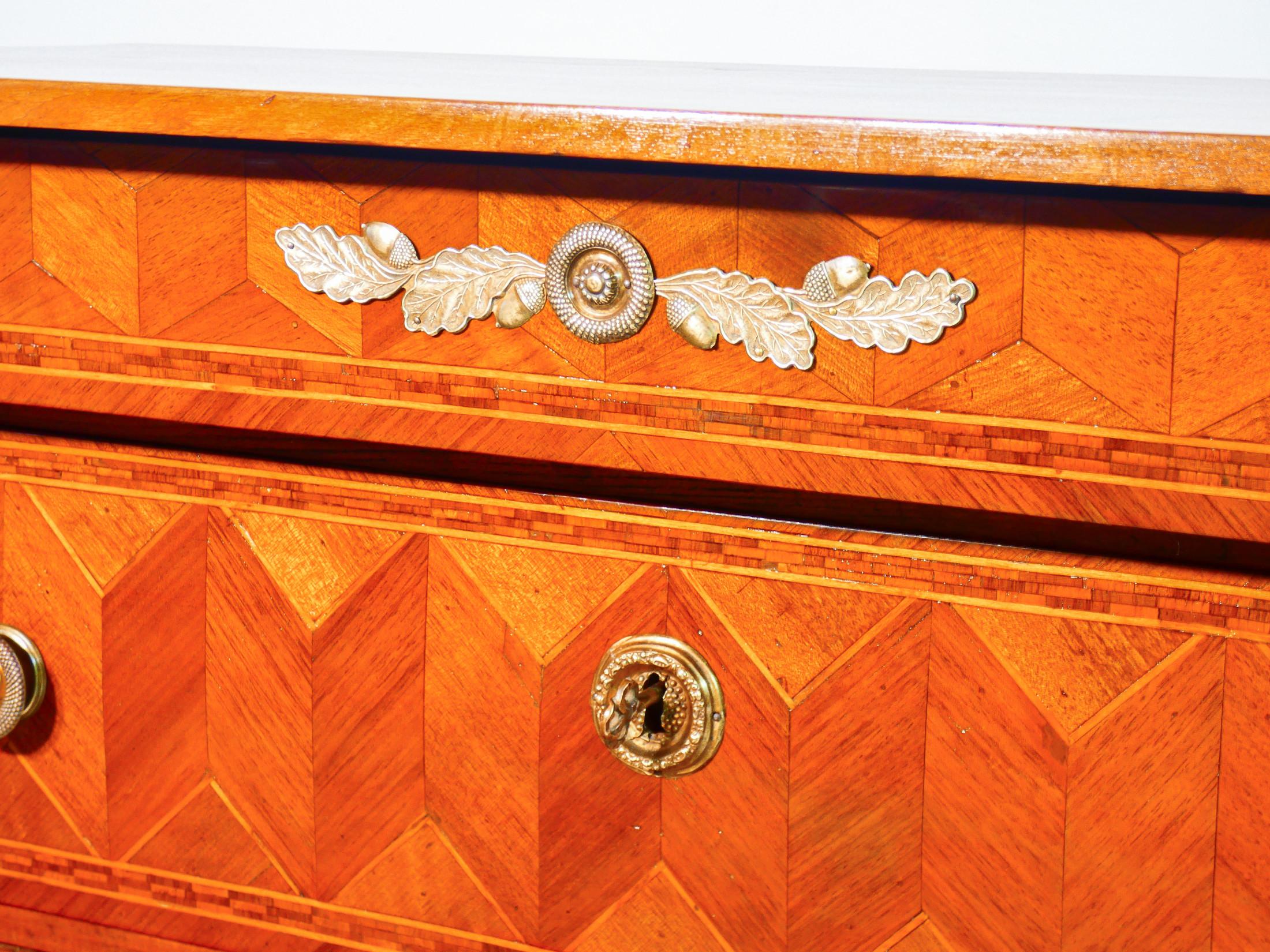 Comò IMPERO originale d'epoca, in legno intarsiato ed ebanizzato. Primo 1800 in vendita 7
