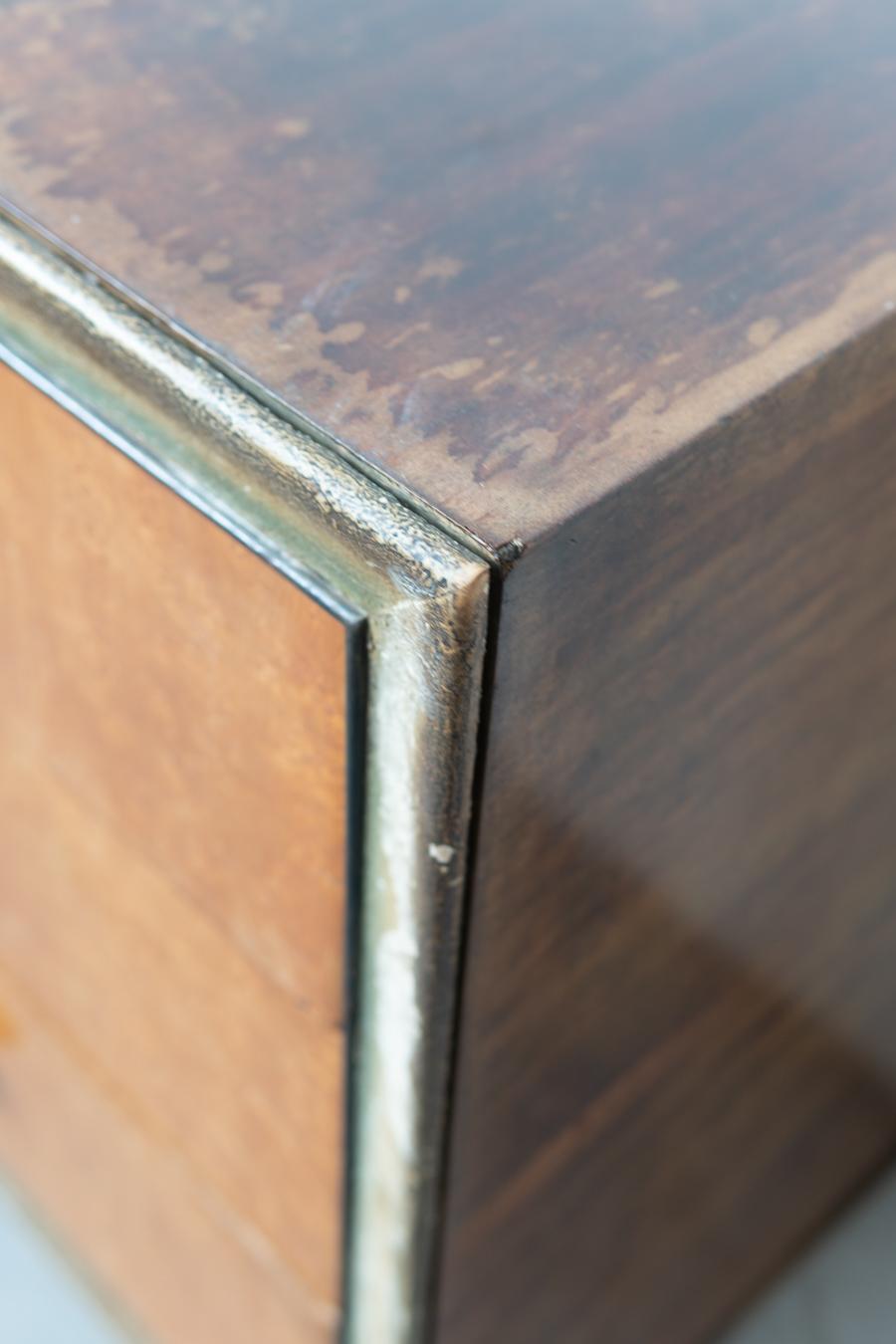 Commode en racine de bouleau, avec poignées en laiton, années 1950 en vente 6