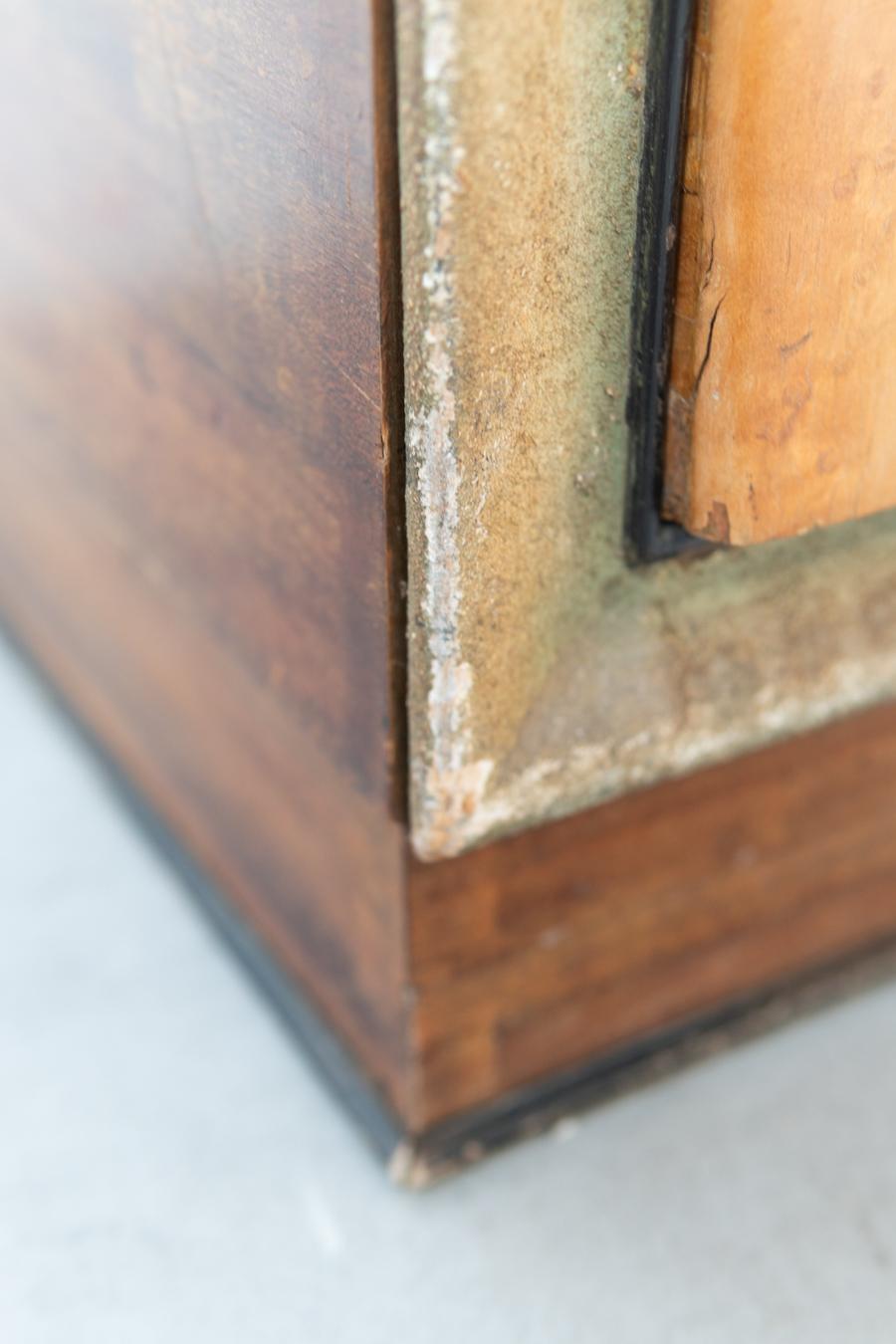 Commode en racine de bouleau, avec poignées en laiton, années 1950 en vente 13