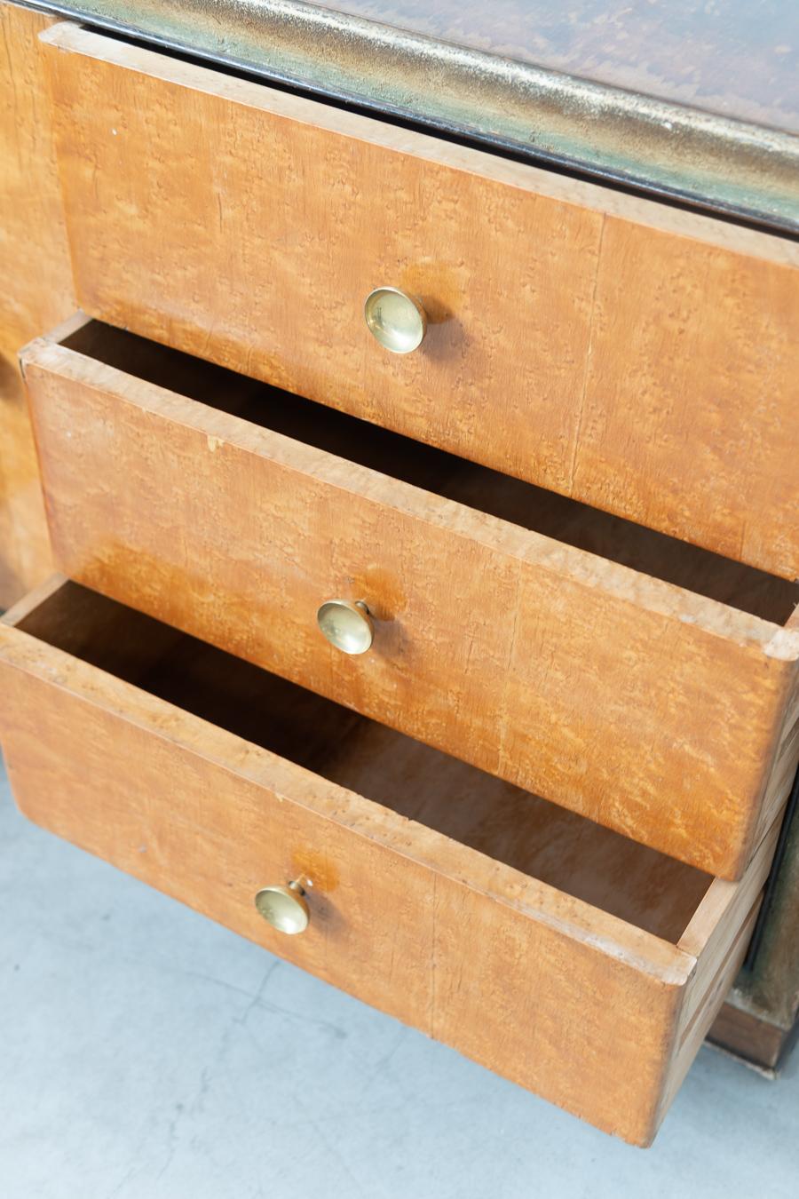 Commode en racine de bouleau, avec poignées en laiton, années 1950 en vente 2