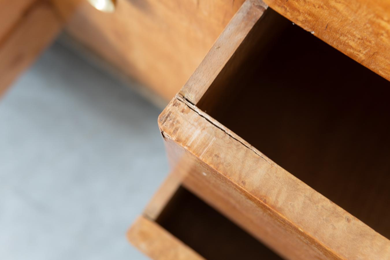 Commode en racine de bouleau, avec poignées en laiton, années 1950 en vente 3