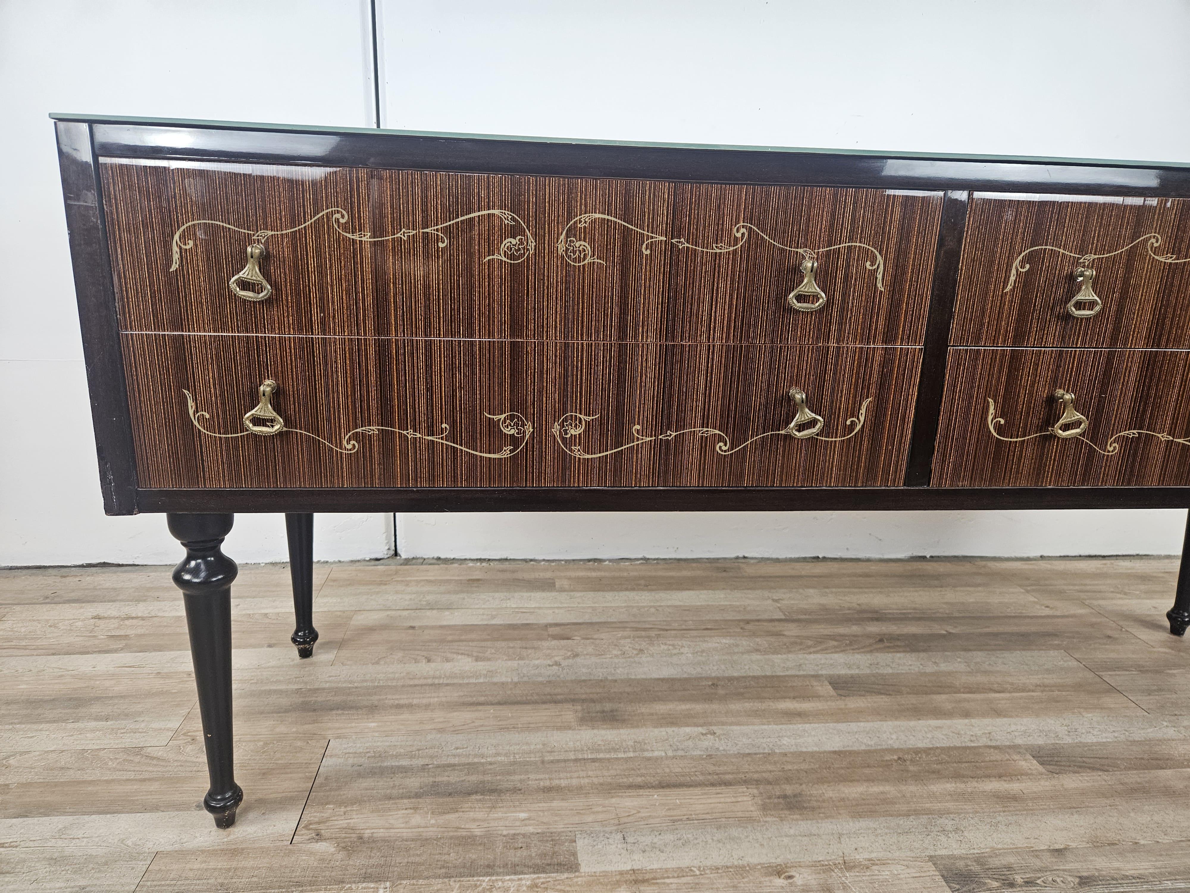 Italian Mid Century dresser with blue worked glass and four drawers, 1960s For Sale 4