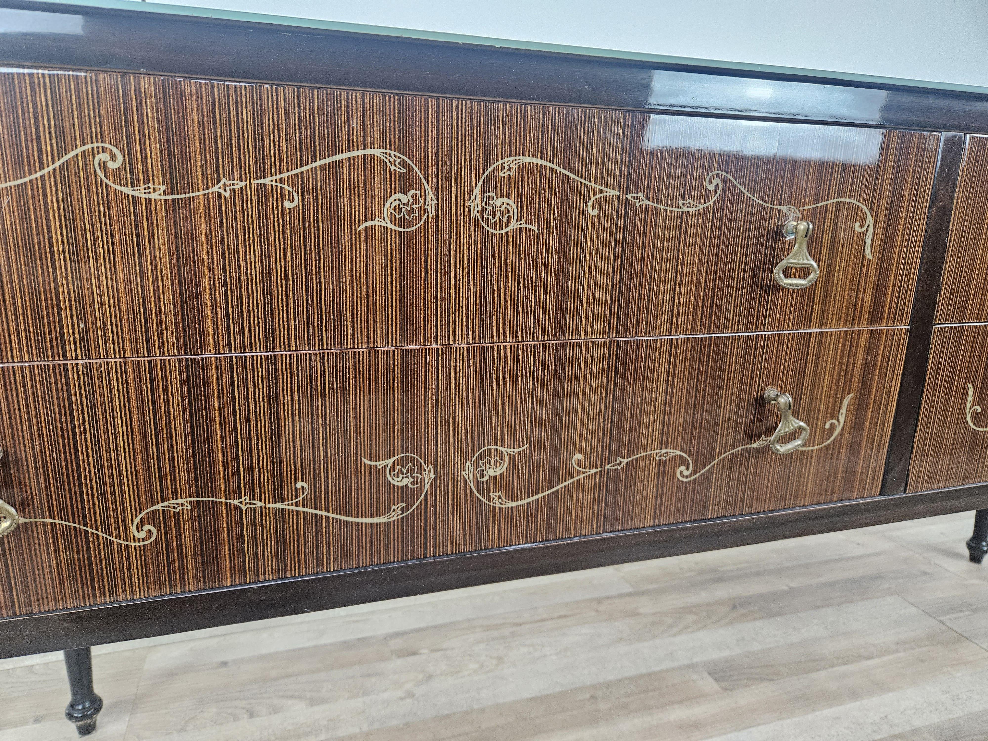 Italian Mid Century dresser with blue worked glass and four drawers, 1960s For Sale 6